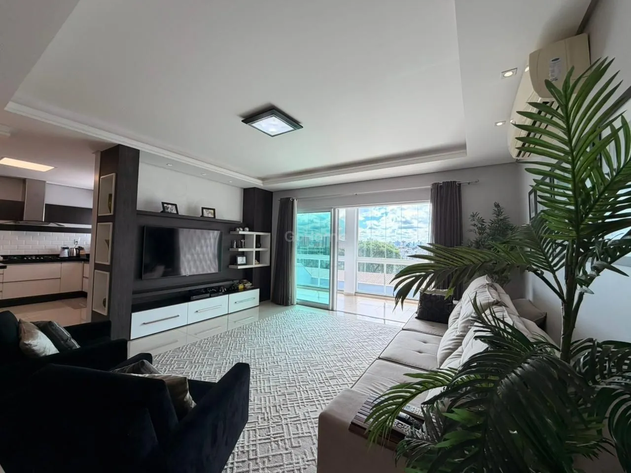 Casa com 3 pavimentos semimobiliada