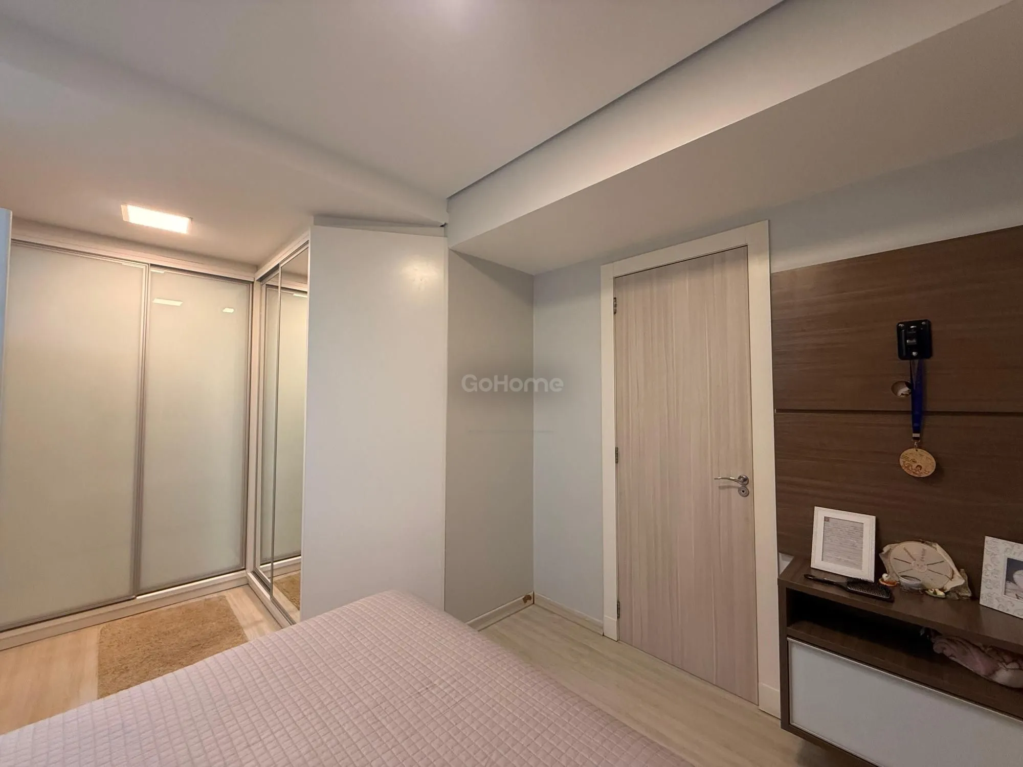 Apartamento Semimobiliado com 3 dormitórios