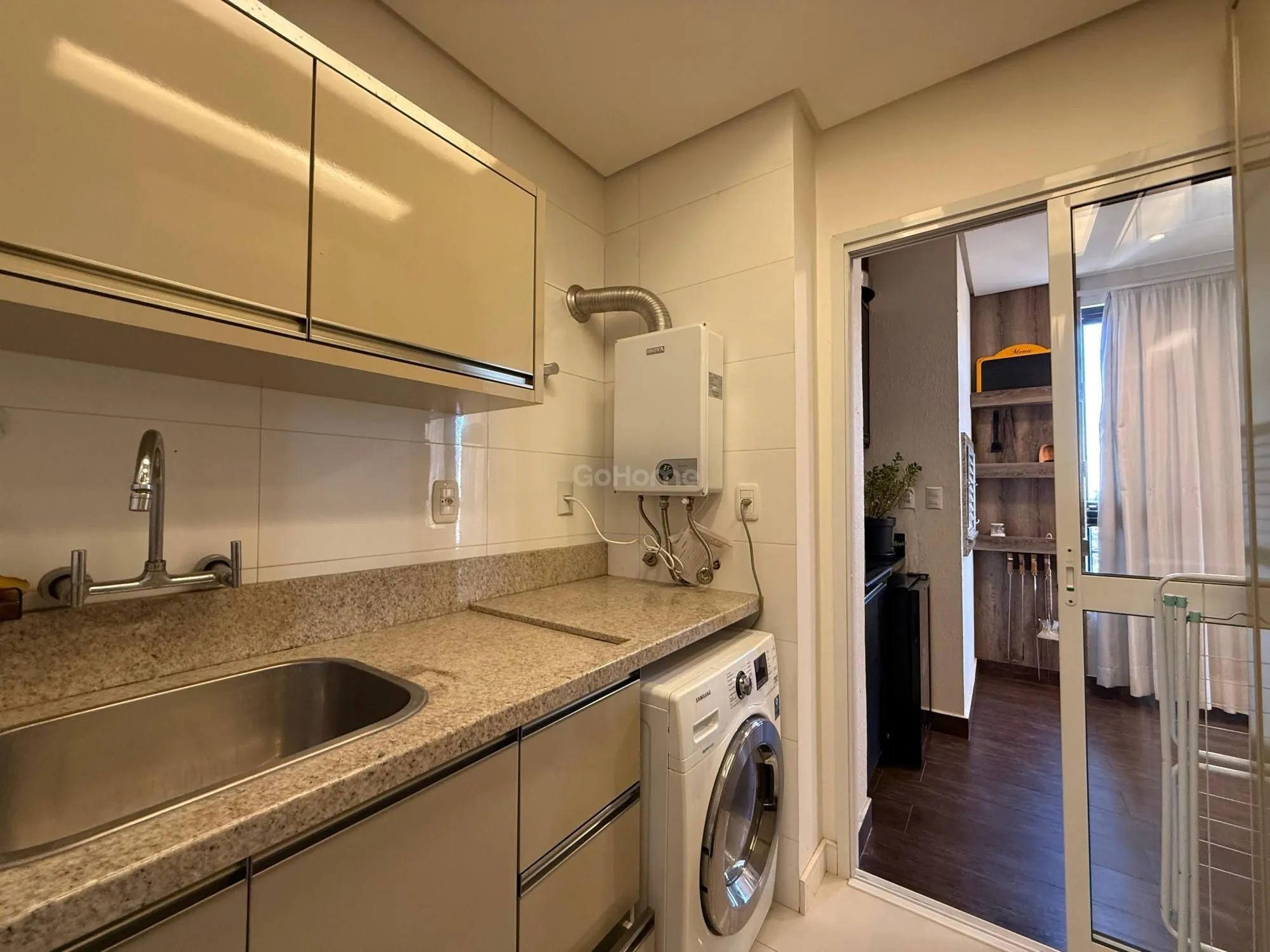 Apartamento mobiliado com 3 suítes no Centro
