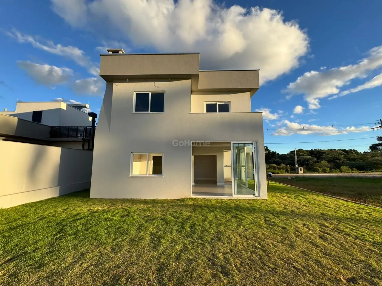 Casa Nova à Venda em Condomínio Fechado