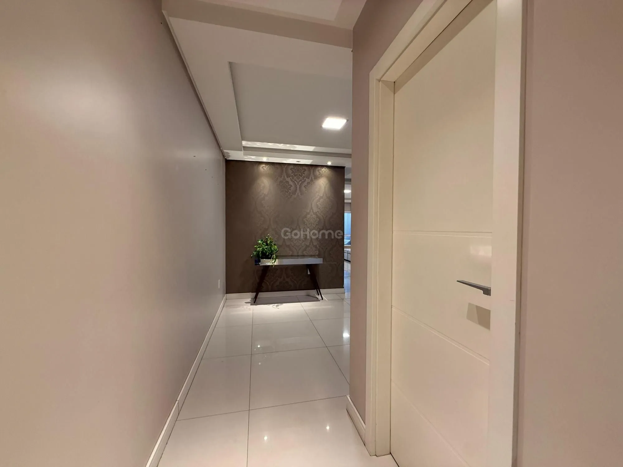 Apartamento mobiliado com 3 suítes no Centro