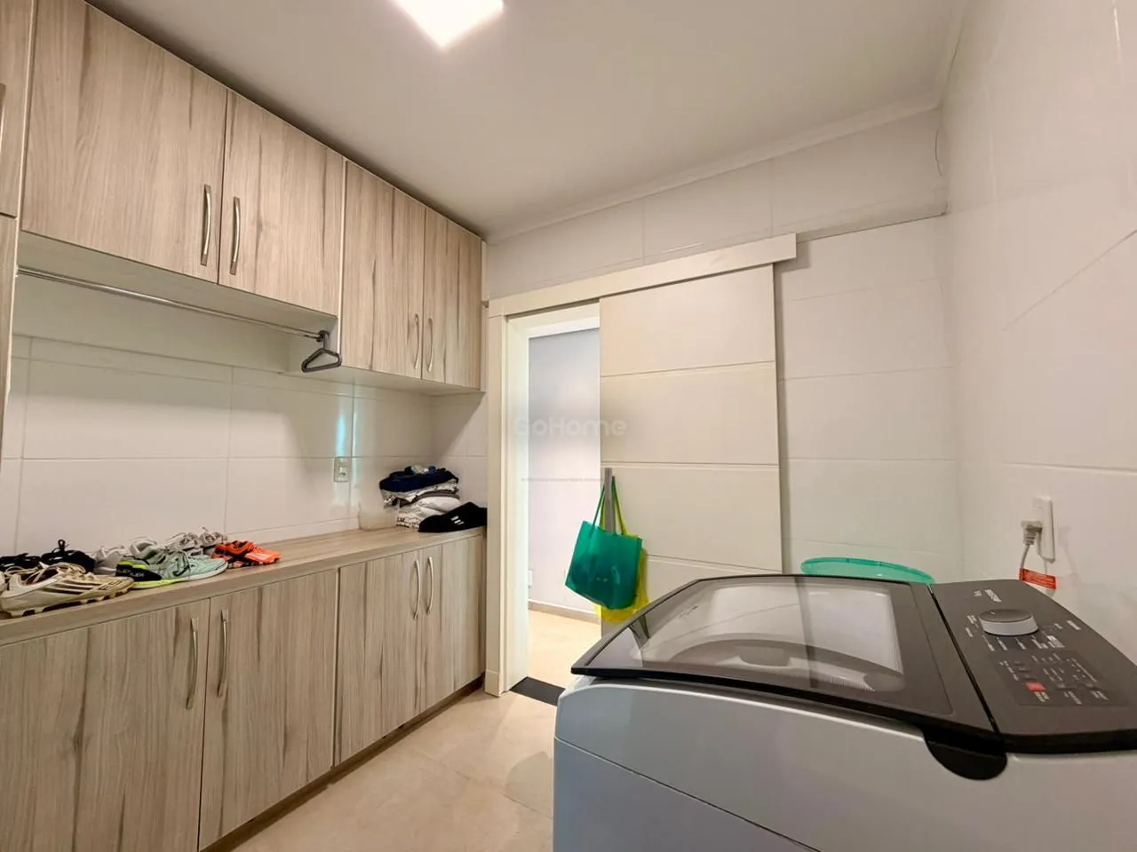 Casa com 3 pavimentos semimobiliada