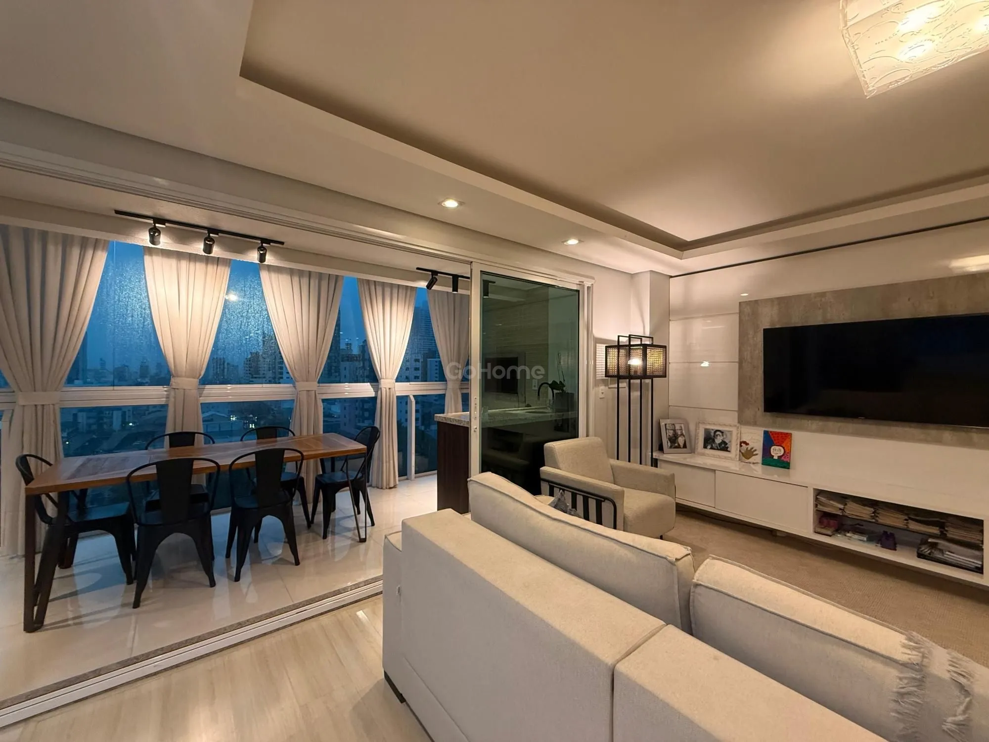 Apartamento Semimobiliado com 3 dormitórios