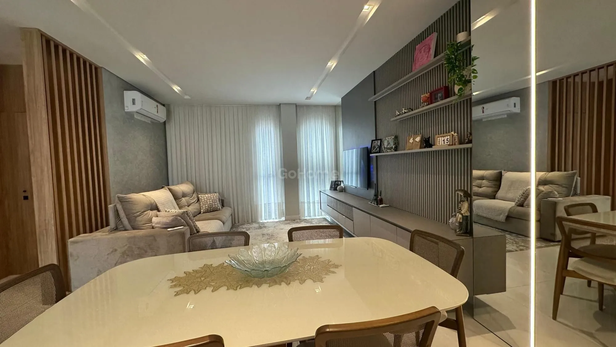 Apartamento Semimobiliado em ótima localização
