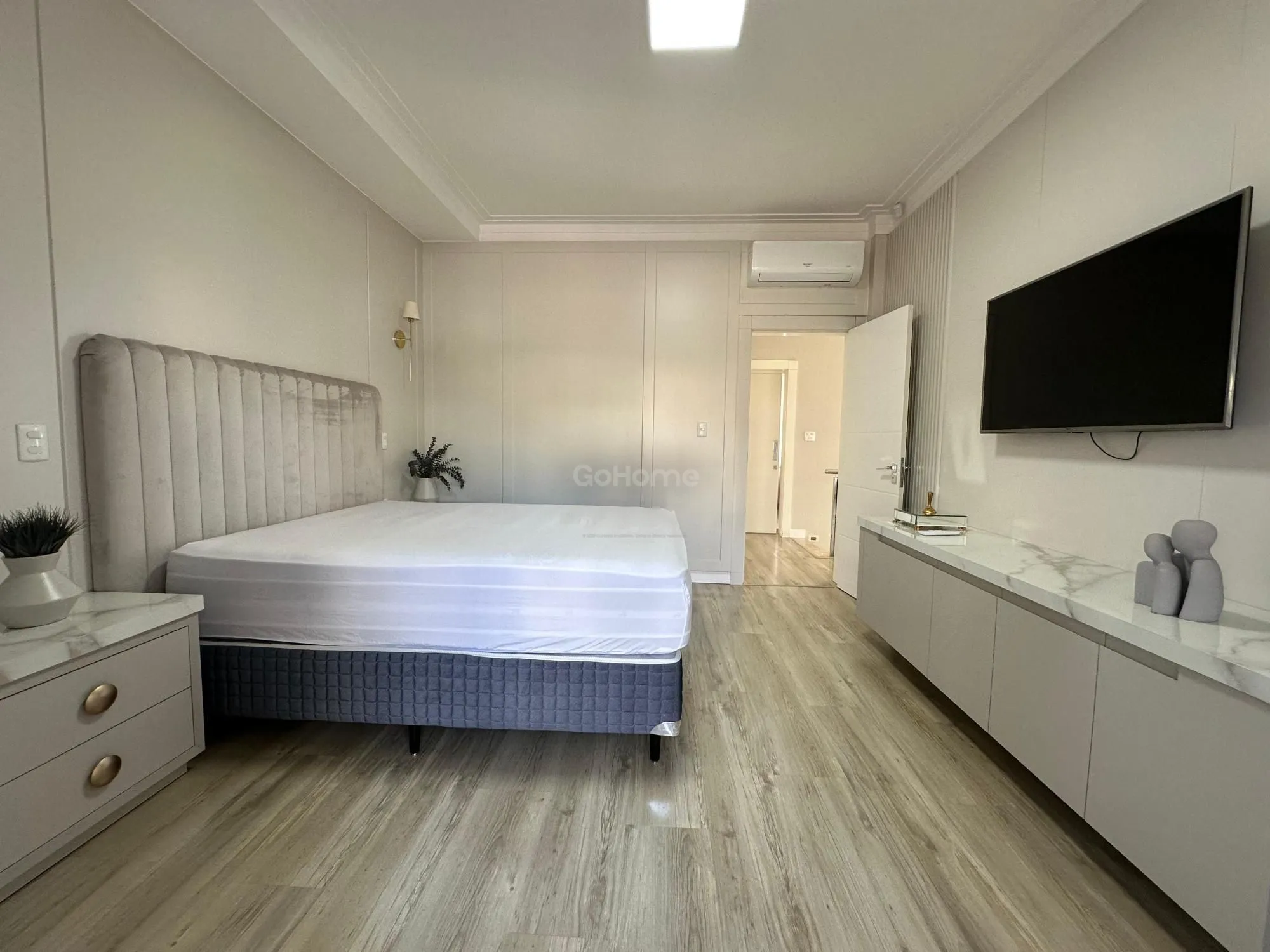 Casa com 3 Suítes à Venda