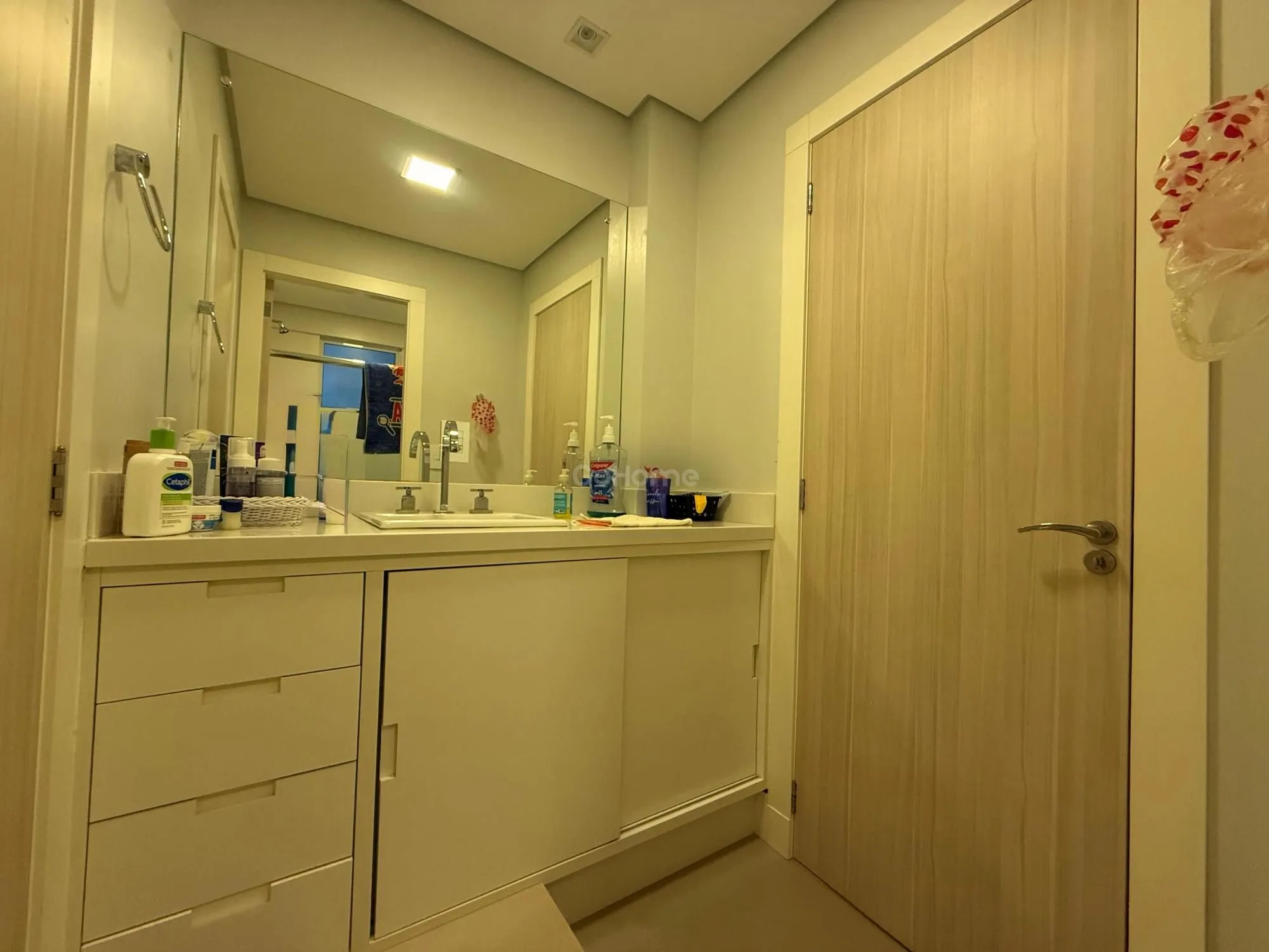 Apartamento Semimobiliado com 3 dormitórios