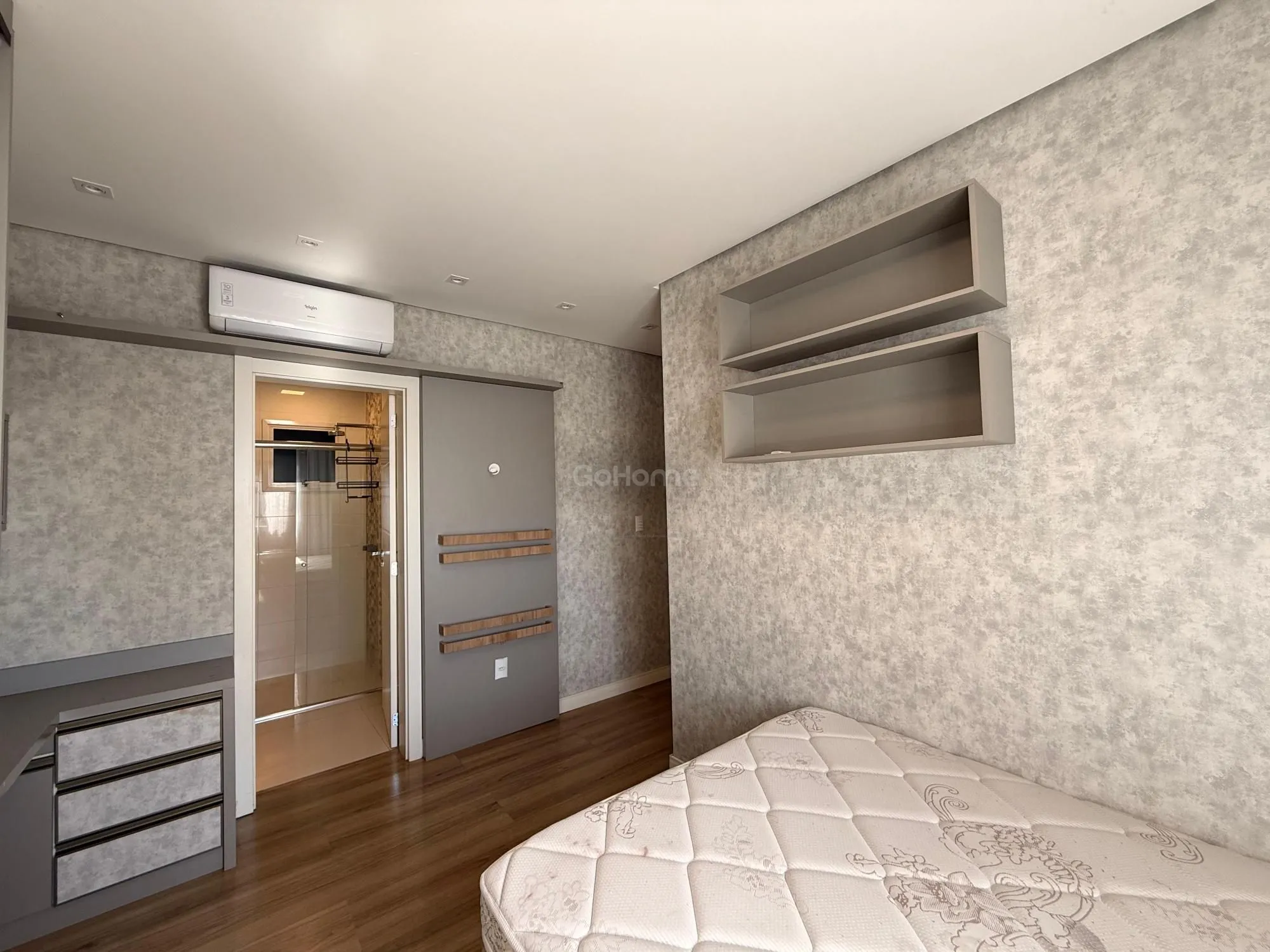 Apartamento mobiliado com 3 suítes no Centro