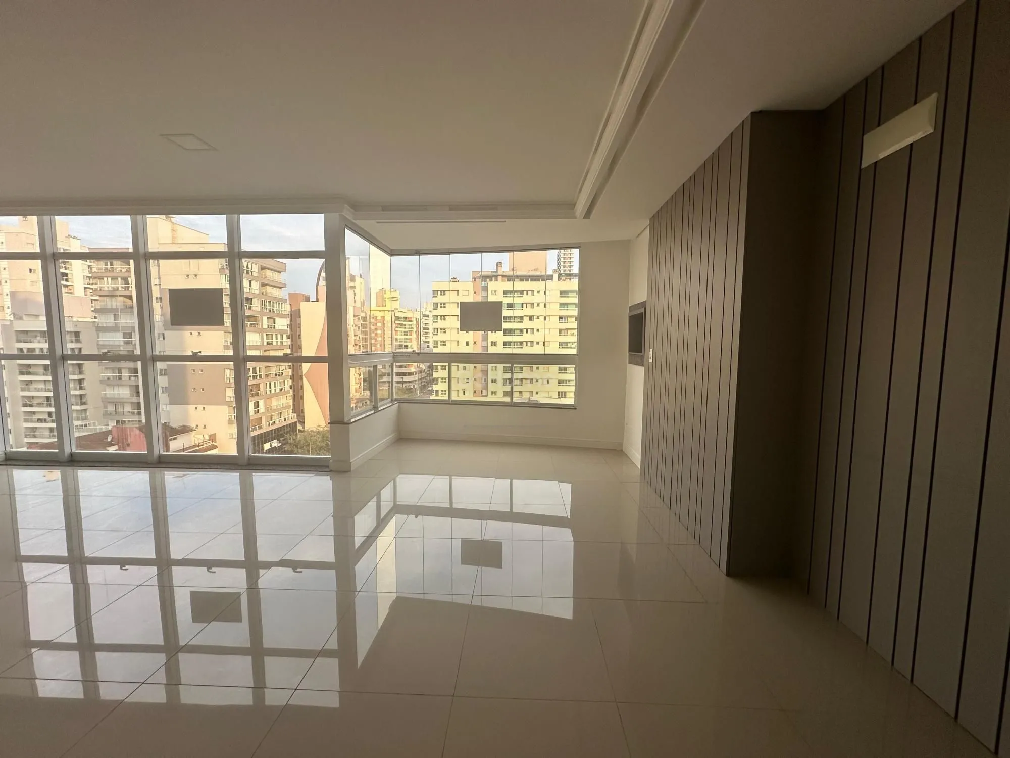 4401 – À Venda: Apartamento com 3 suítes e 2 vagas no Centro de Chapecó