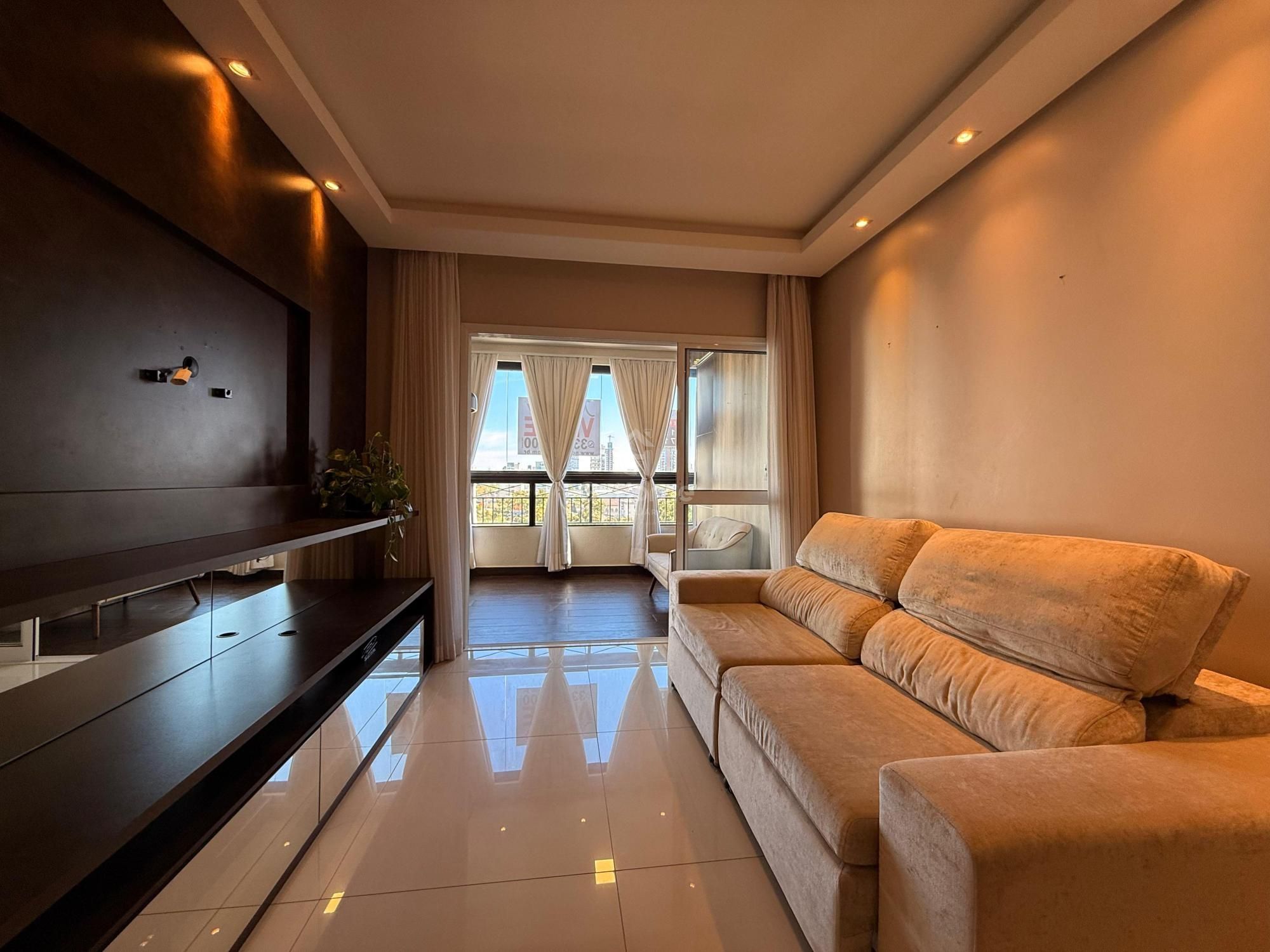 Apartamento mobiliado com 3 suítes no Centro