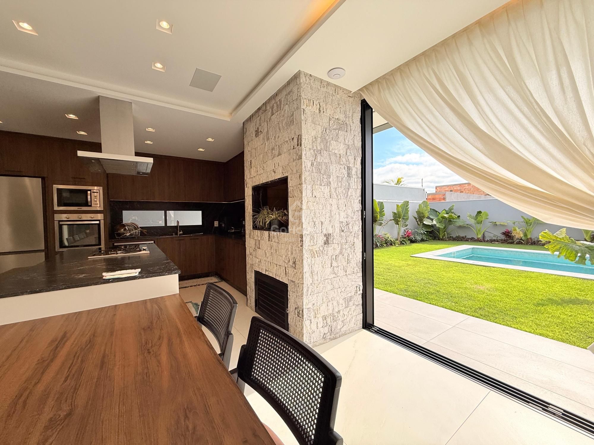 Casa com Quatro Suítes