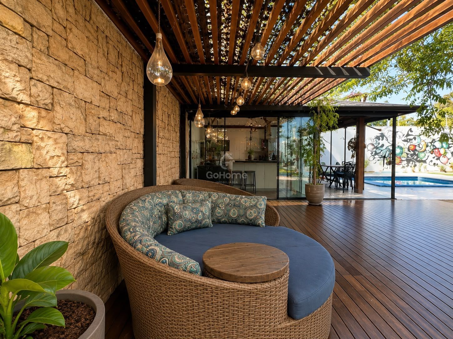 Casa Semimobiliada à Venda