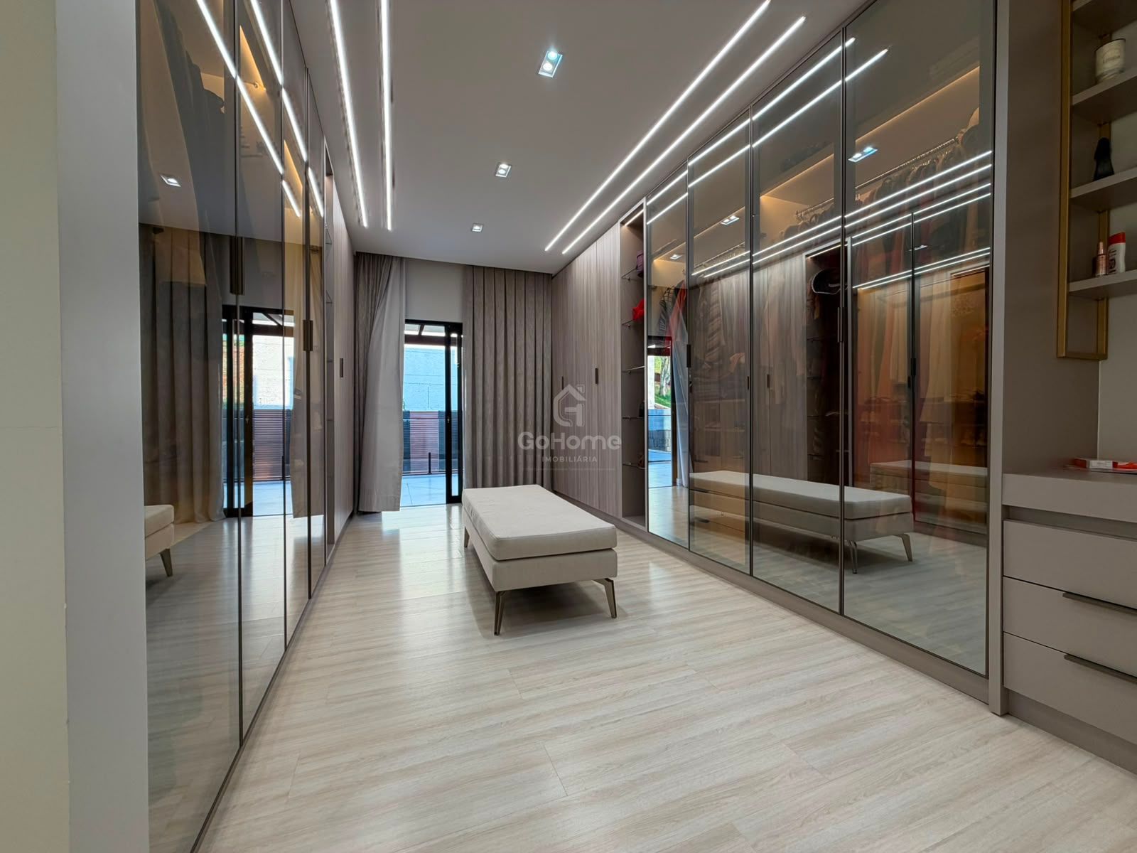 Casa com 3 suítes e piscina