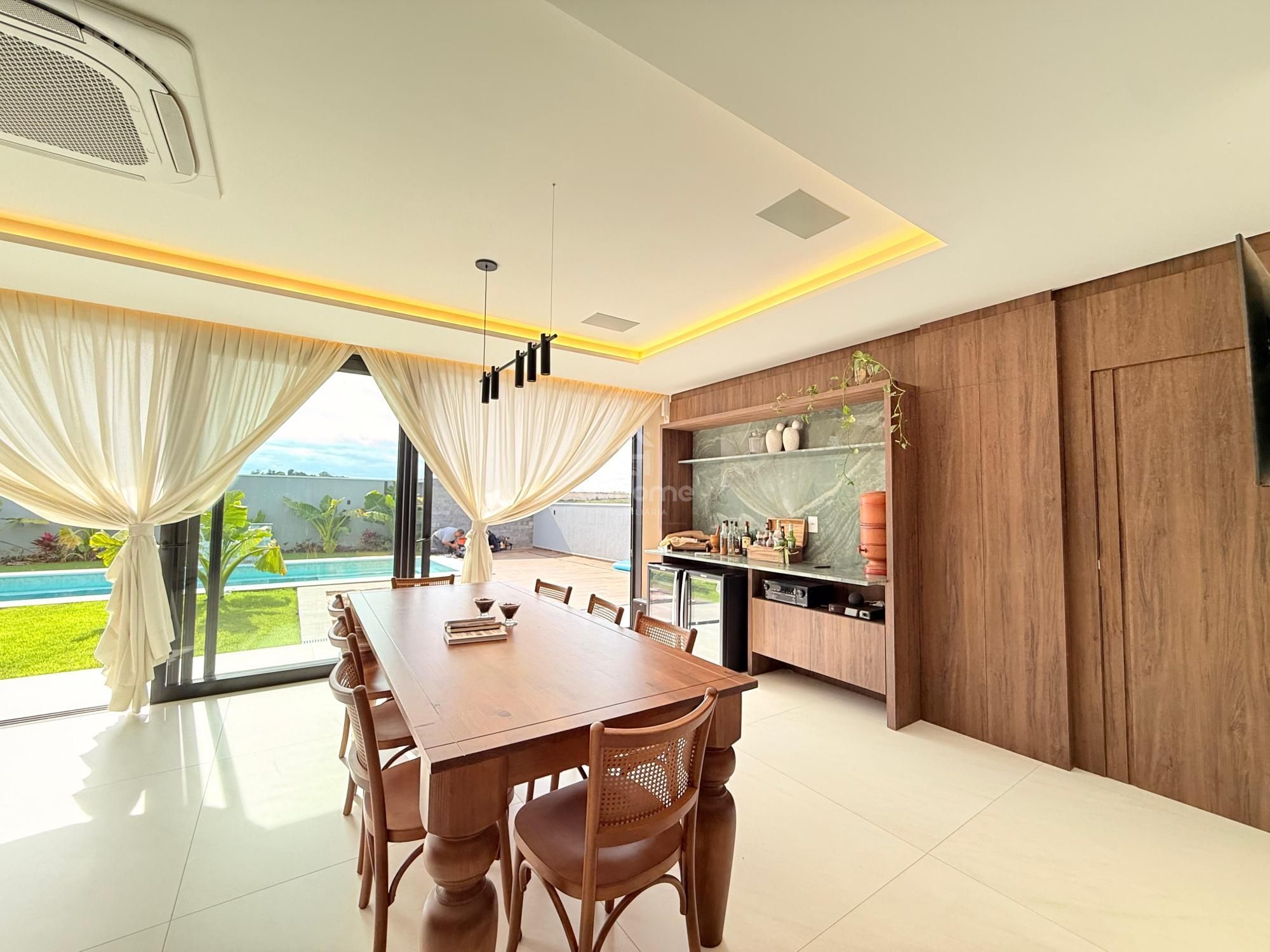 Casa com Quatro Suítes