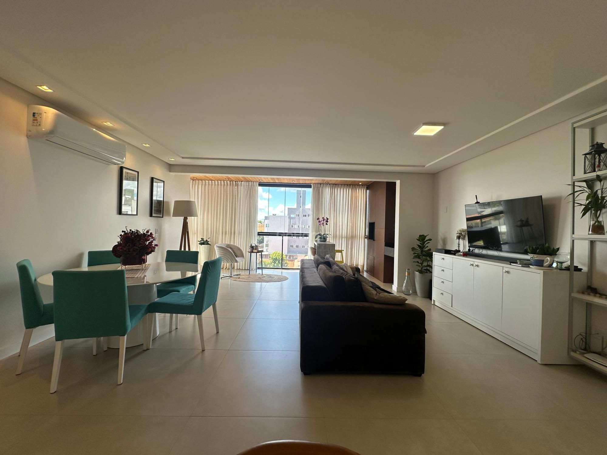 Apartamento com Duas suítes +1 Quarto