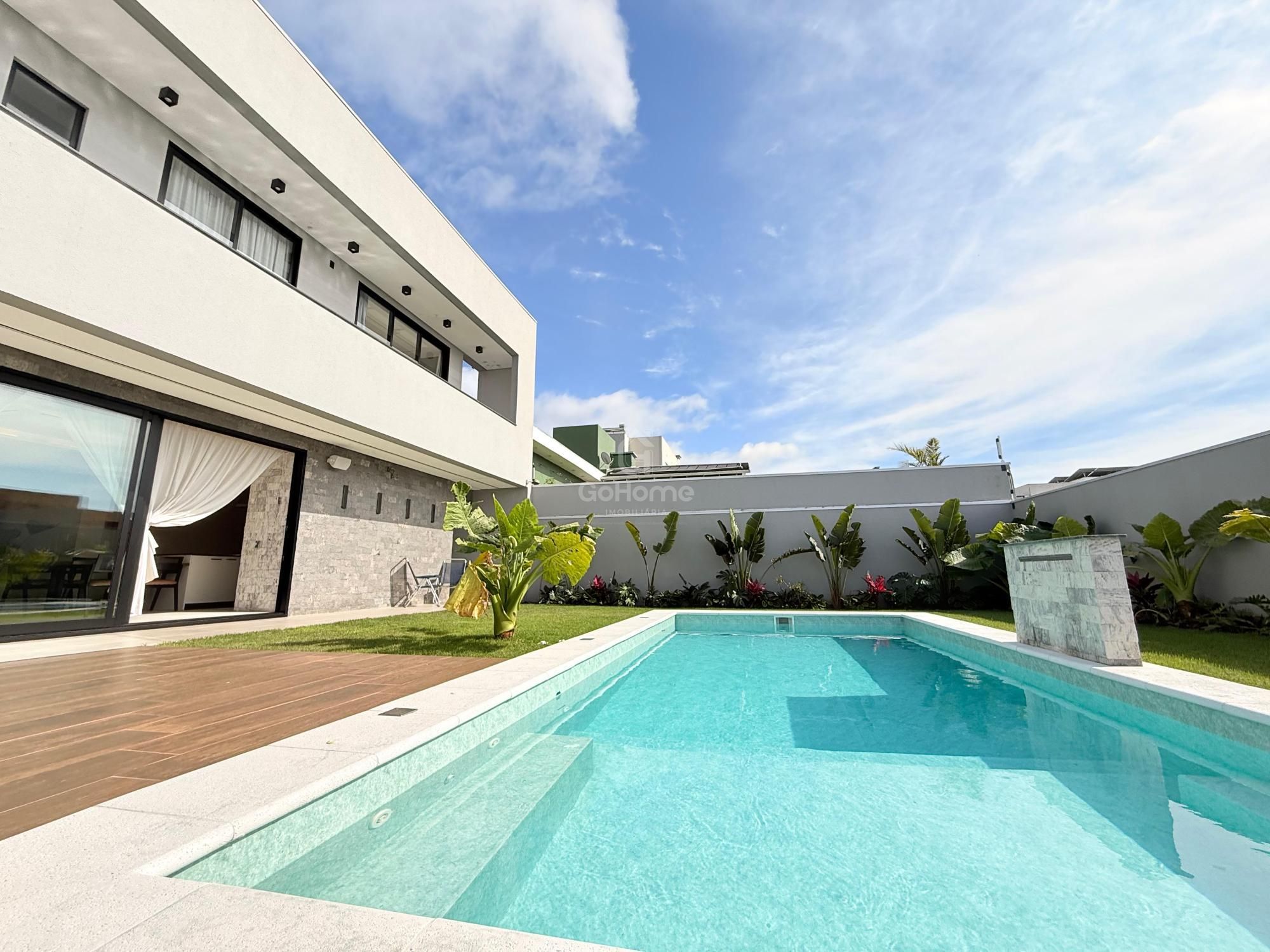 Casa com Quatro Suítes