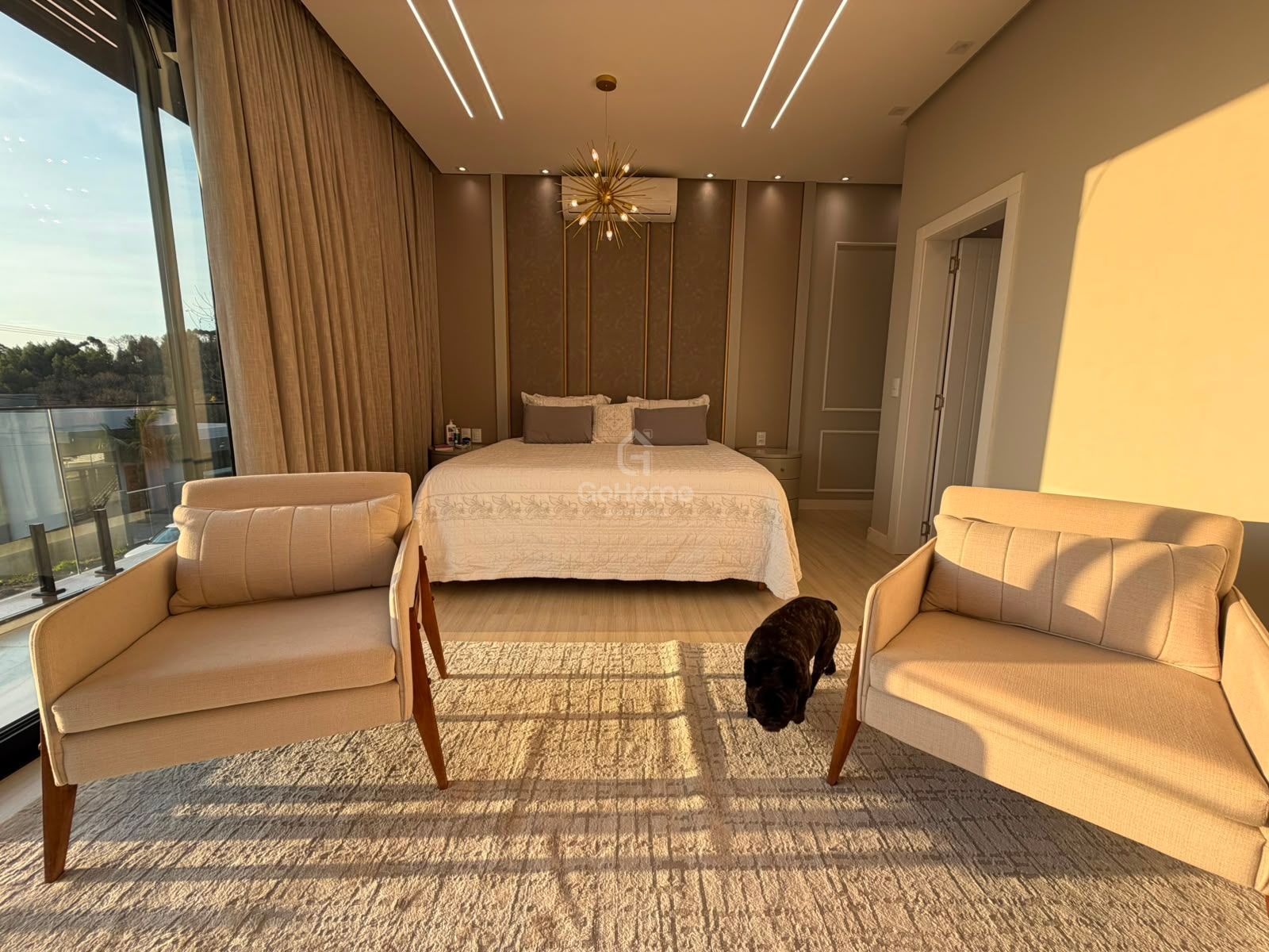 Casa com 3 suítes e piscina