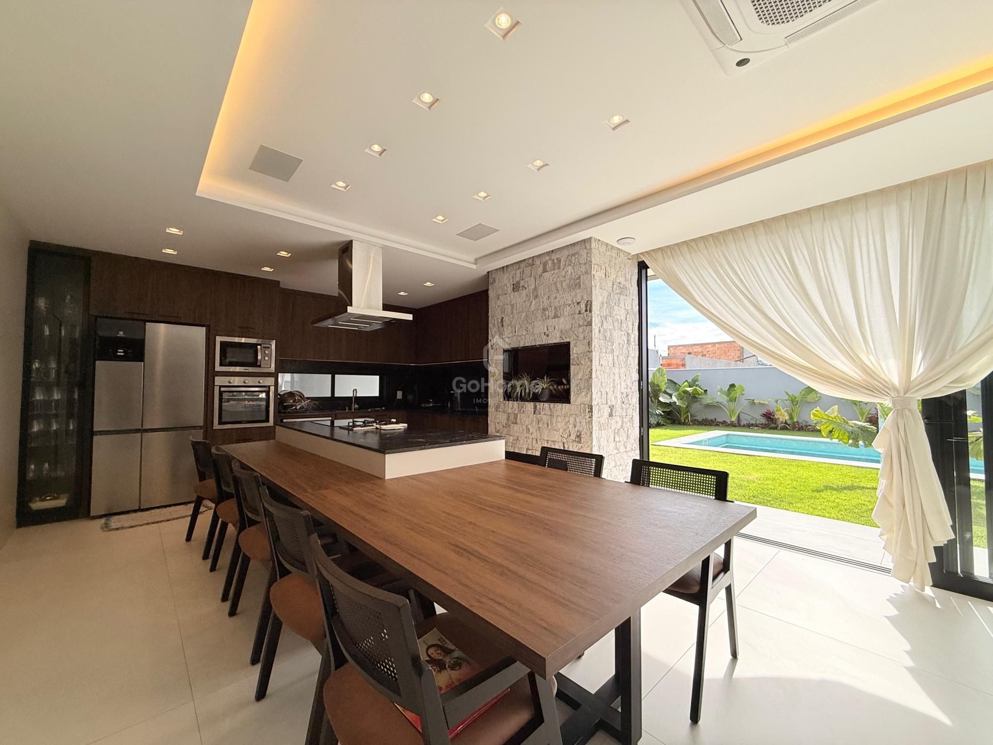 Casa com Quatro Suítes