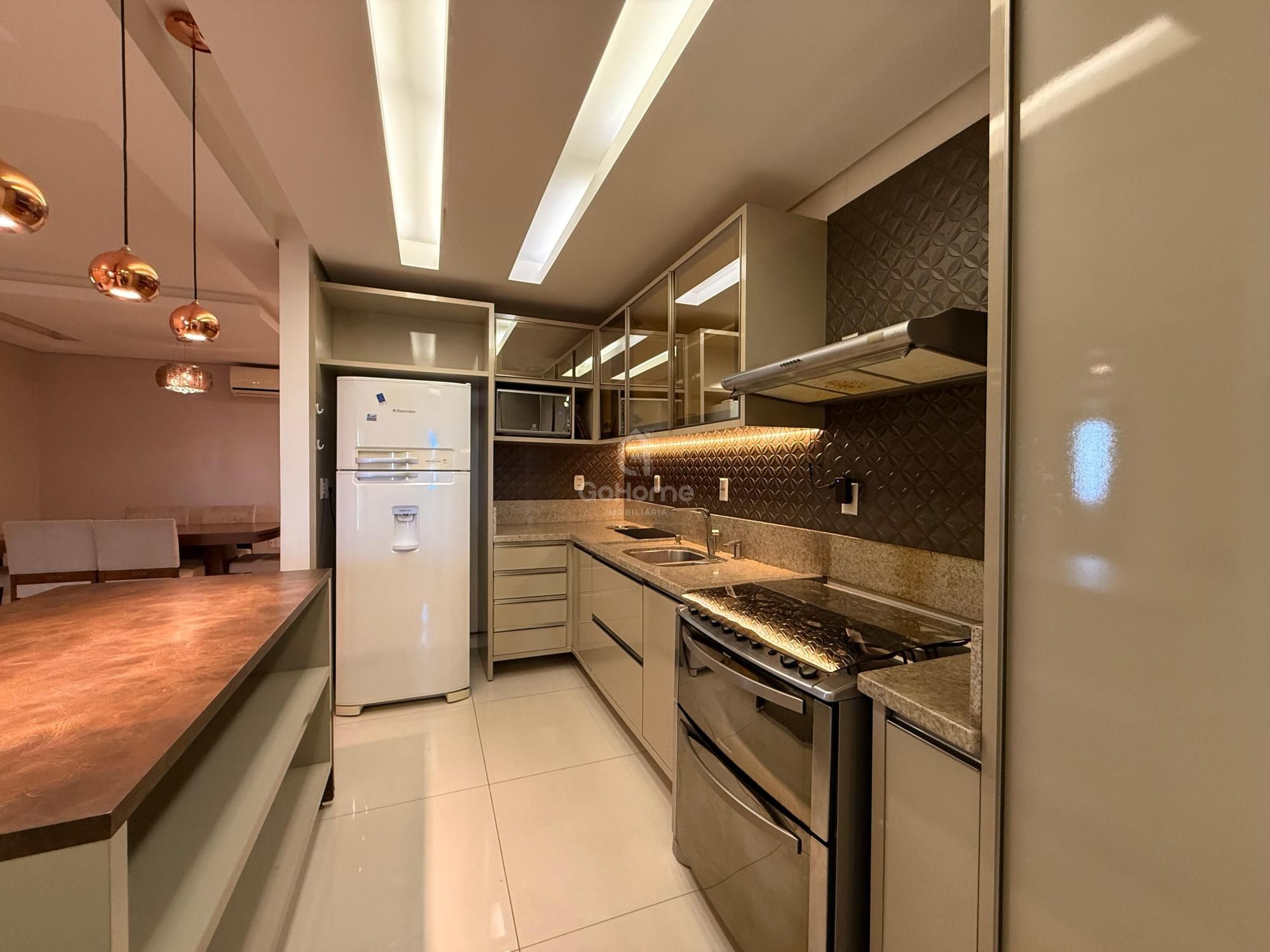 Apartamento mobiliado com 3 suítes no Centro