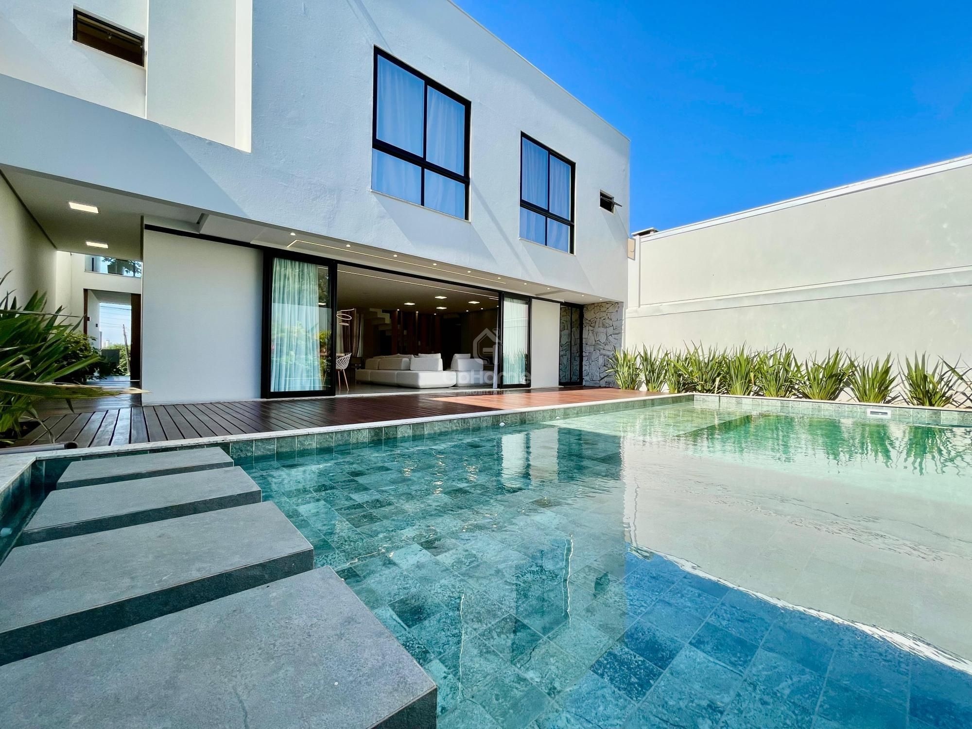 3845 – Casa Residencial Mobiliada com 3 Suítes e Piscina