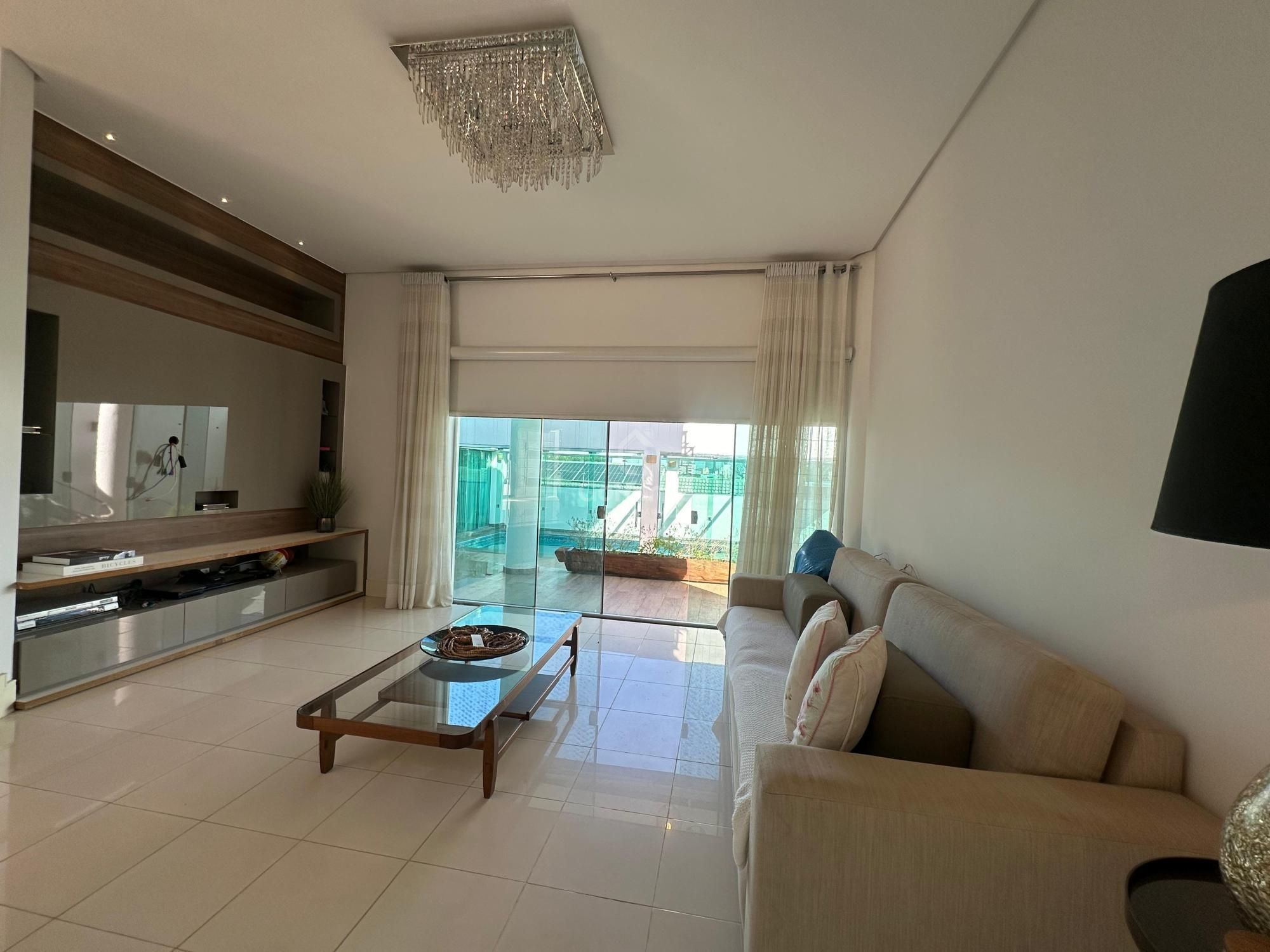 Casa com Piscina e 4 Quartos em Chapecó