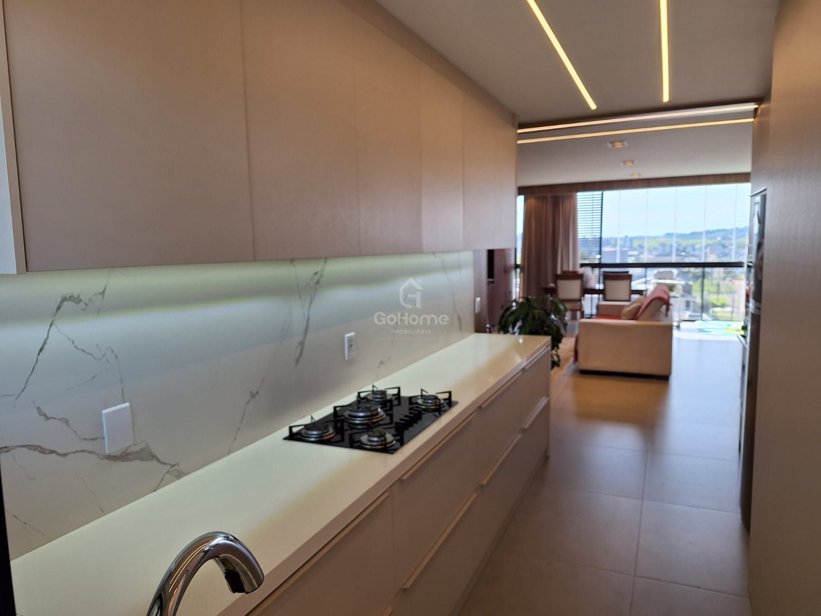 Apartamento Semimobiliado com 3 suítes