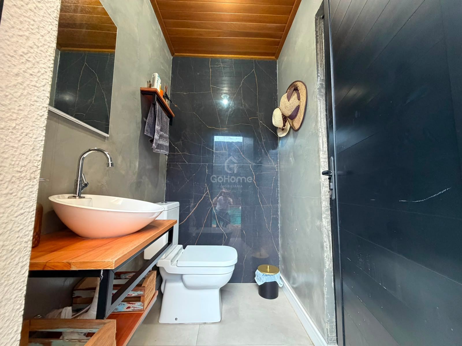 Casa com 3 suítes e piscina