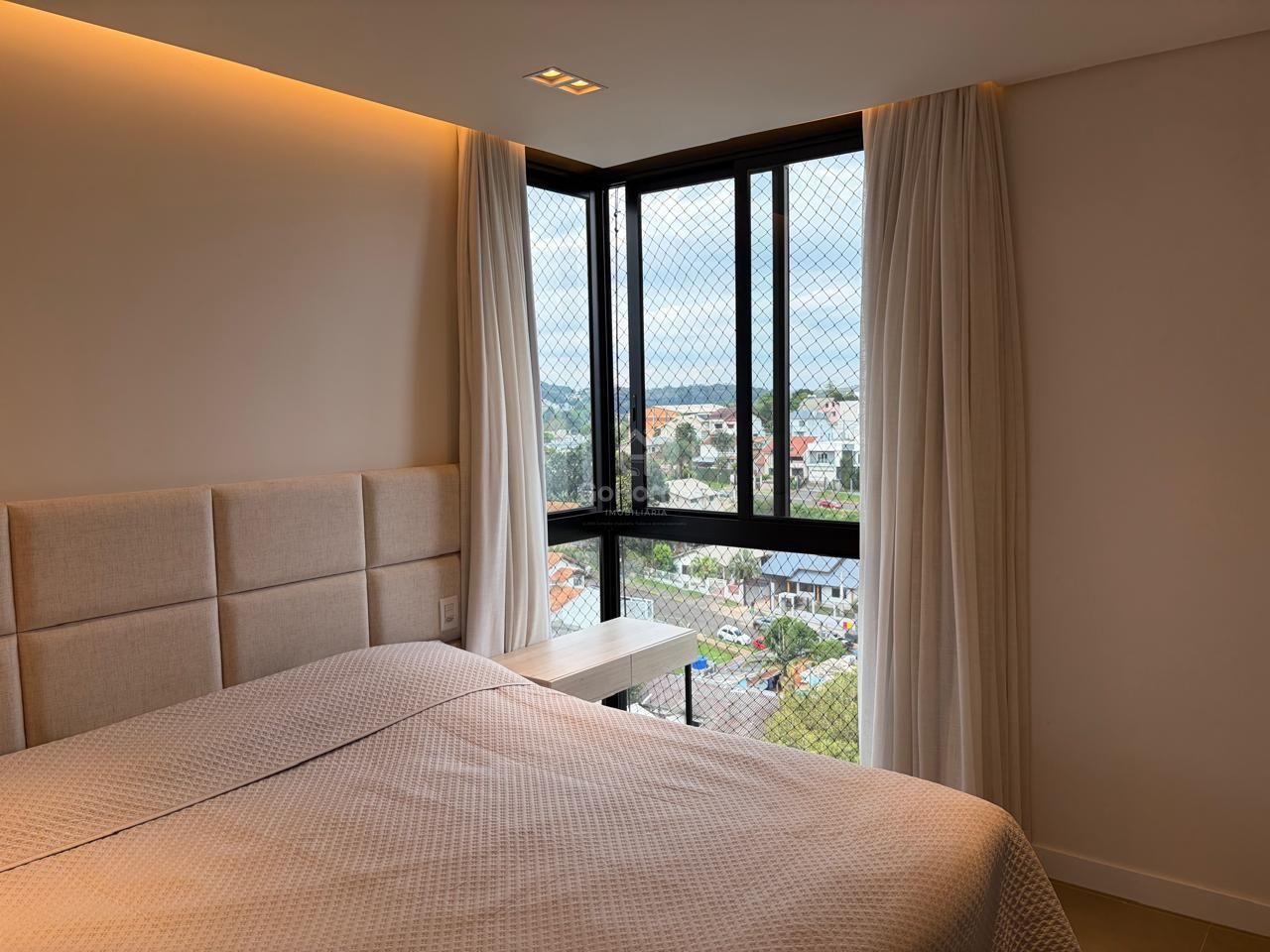 Apartamento Semimobiliado com 3 suítes