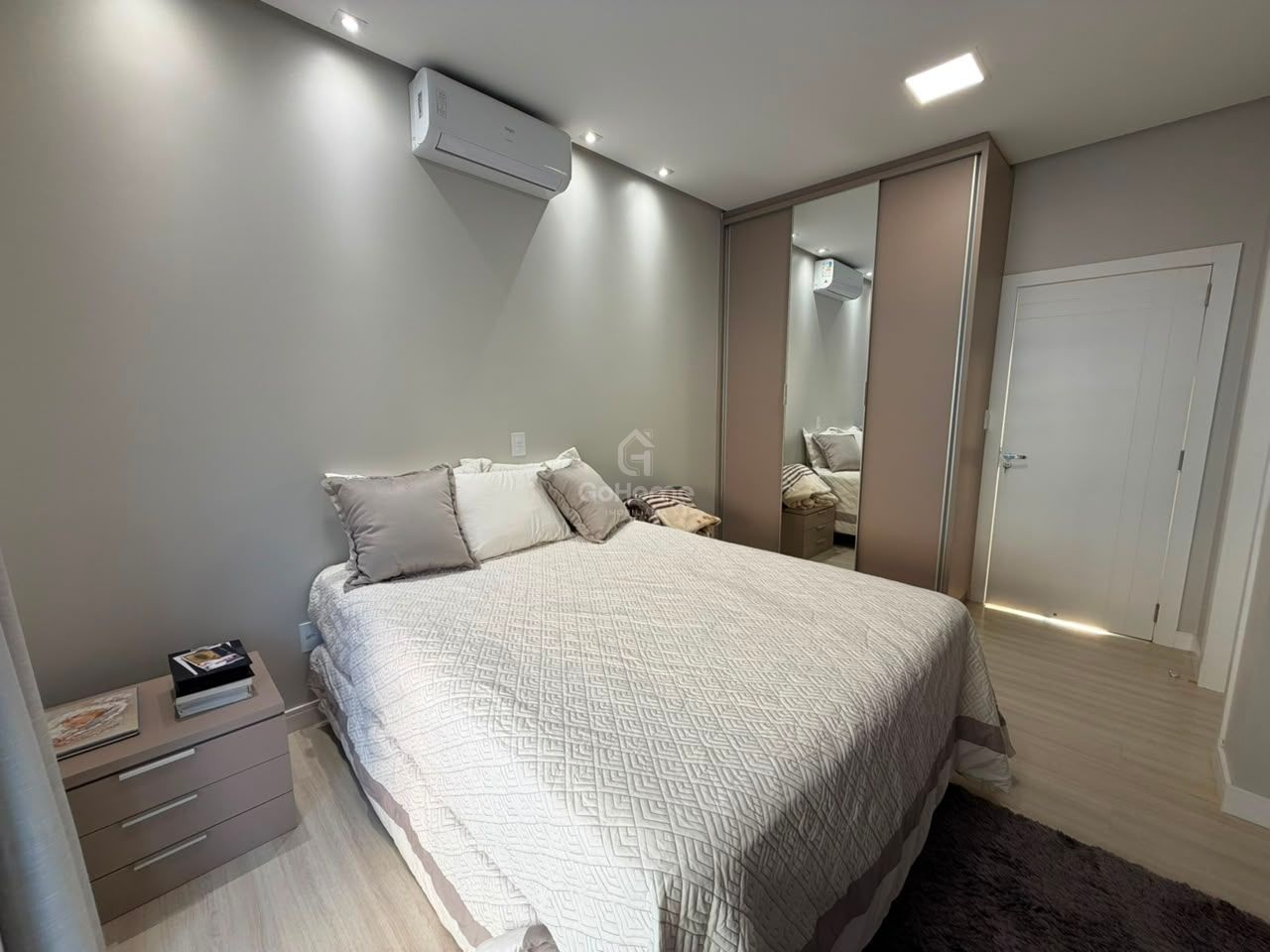 Casa com 3 suítes e piscina