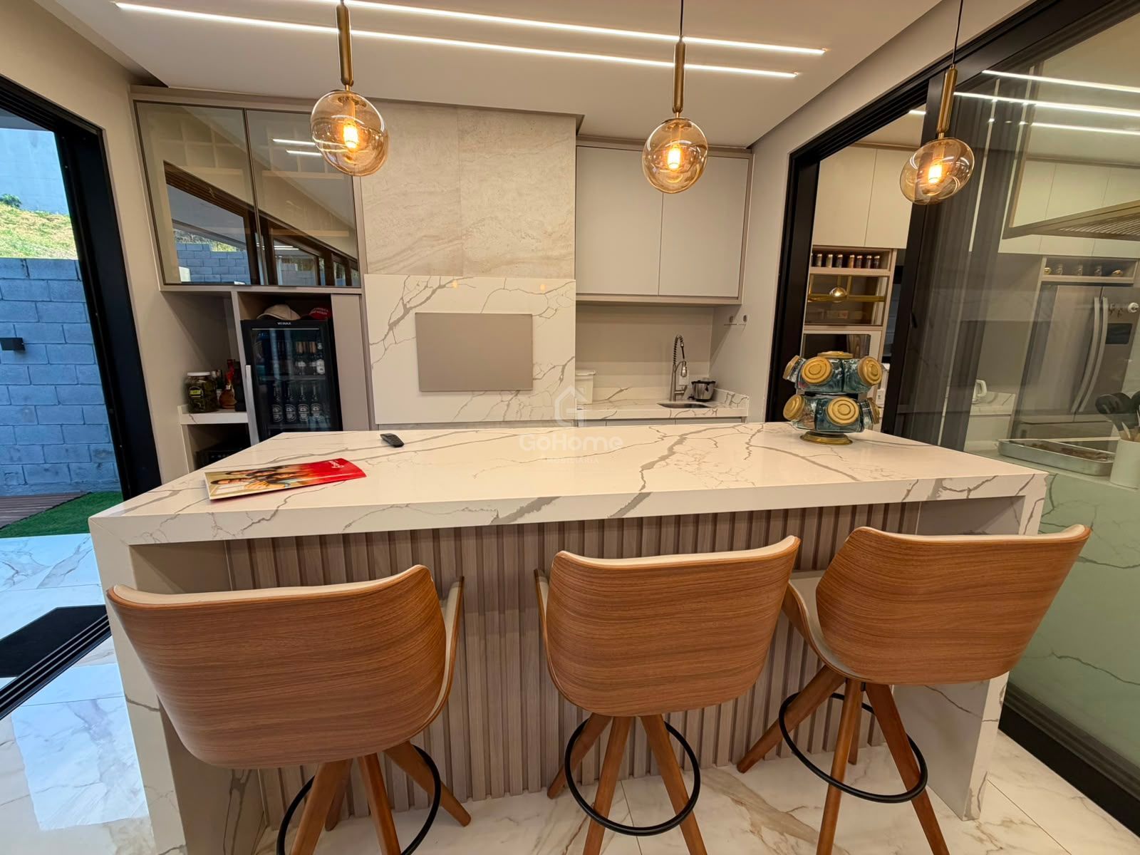 Casa com 3 suítes e piscina