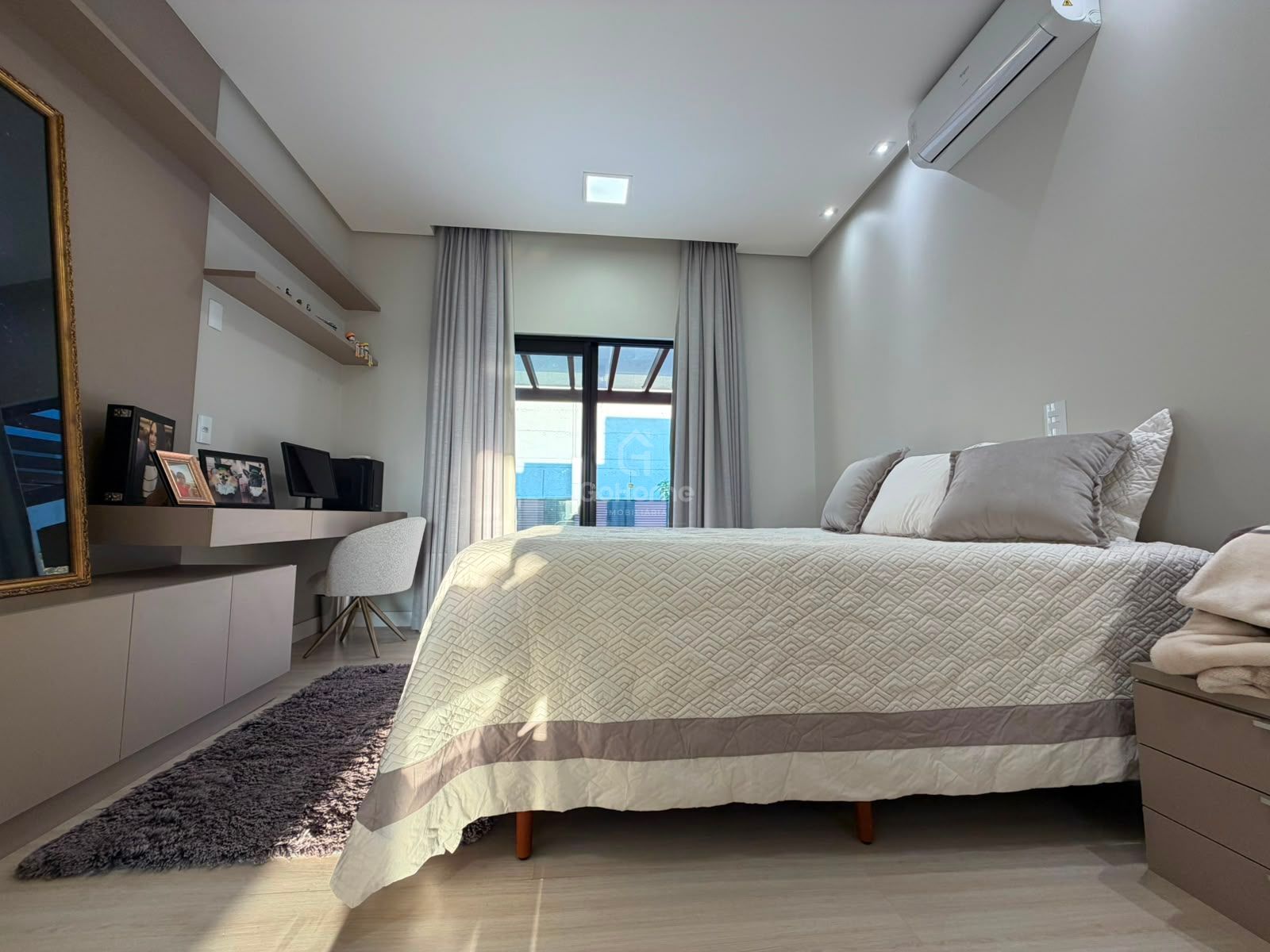 Casa com 3 suítes e piscina