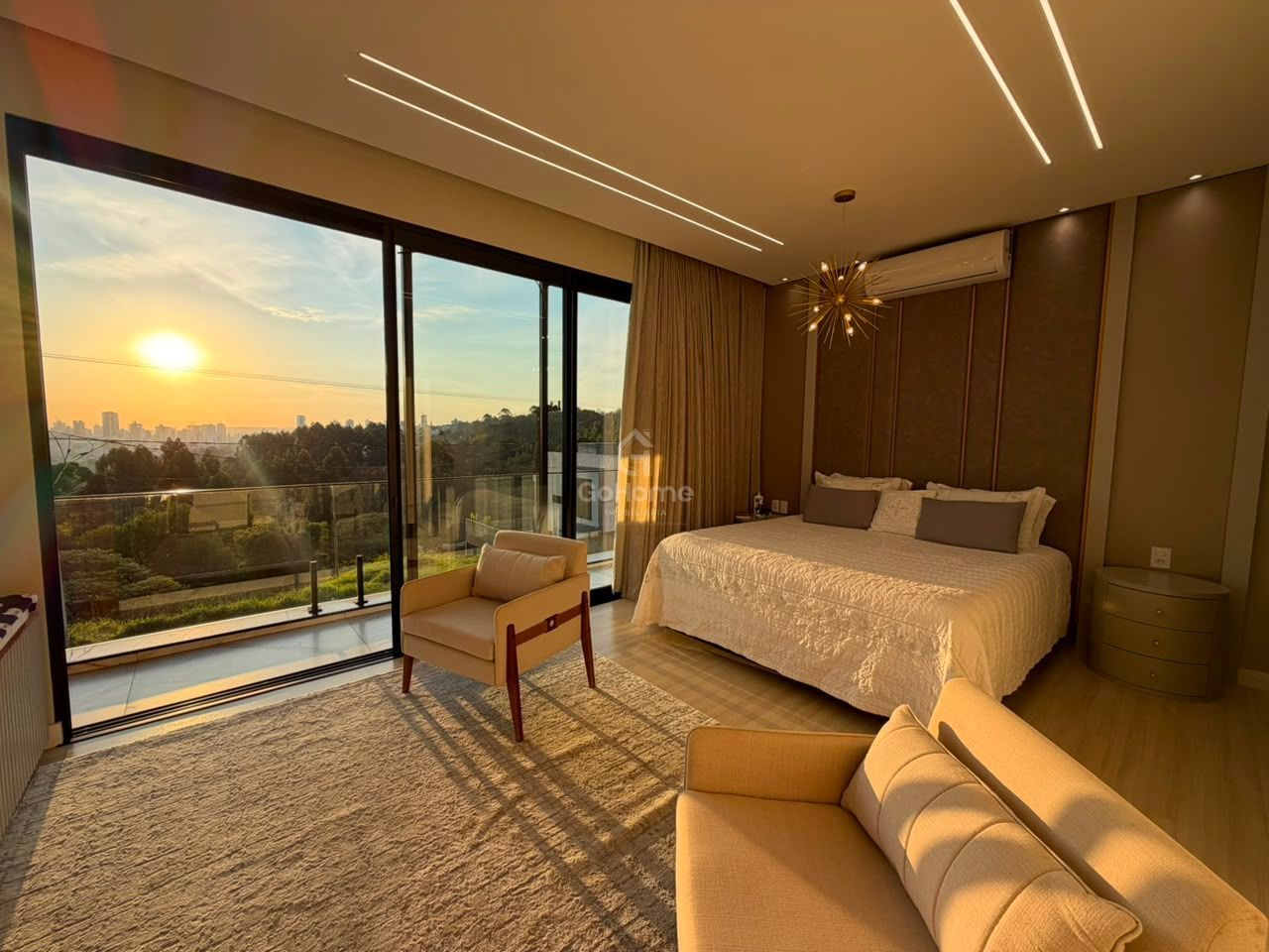 Casa com 3 suítes e piscina