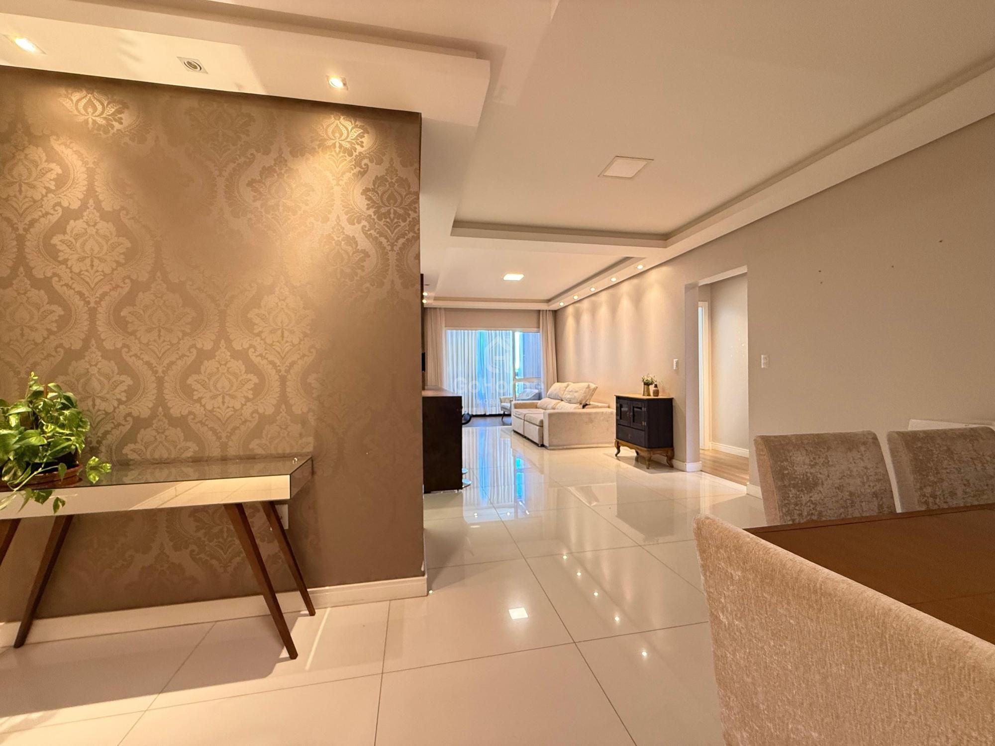 Apartamento mobiliado com 3 suítes no Centro