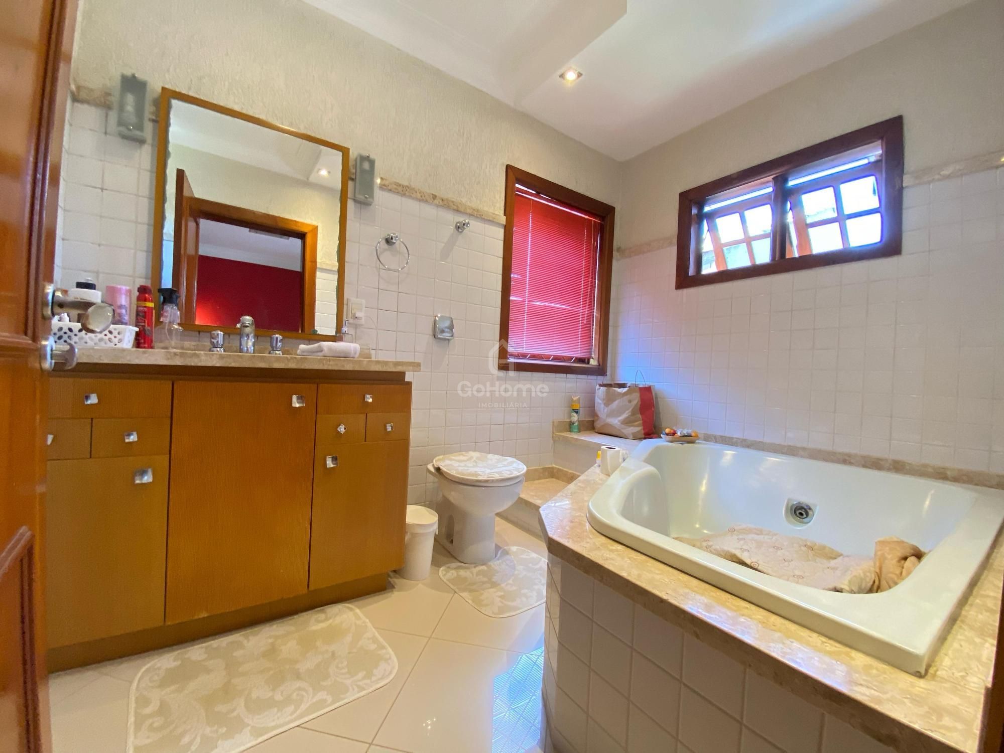 Casa Semimobiliada com Piscina