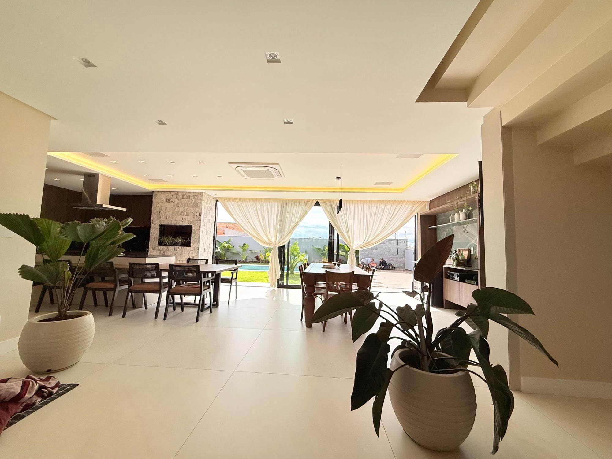 Casa com Quatro Suítes