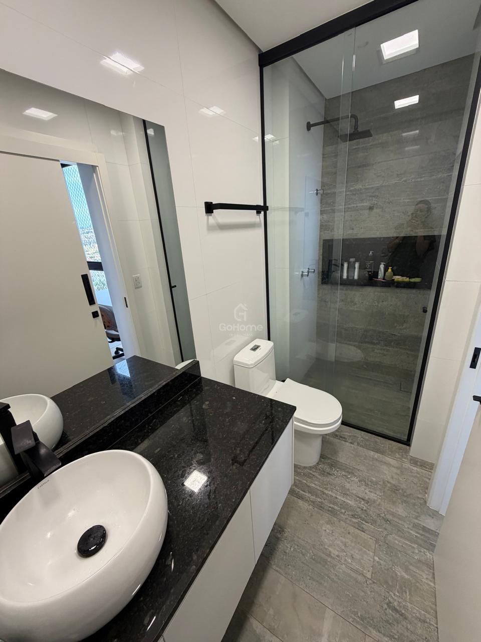 Apartamento Semimobiliado com 3 suítes