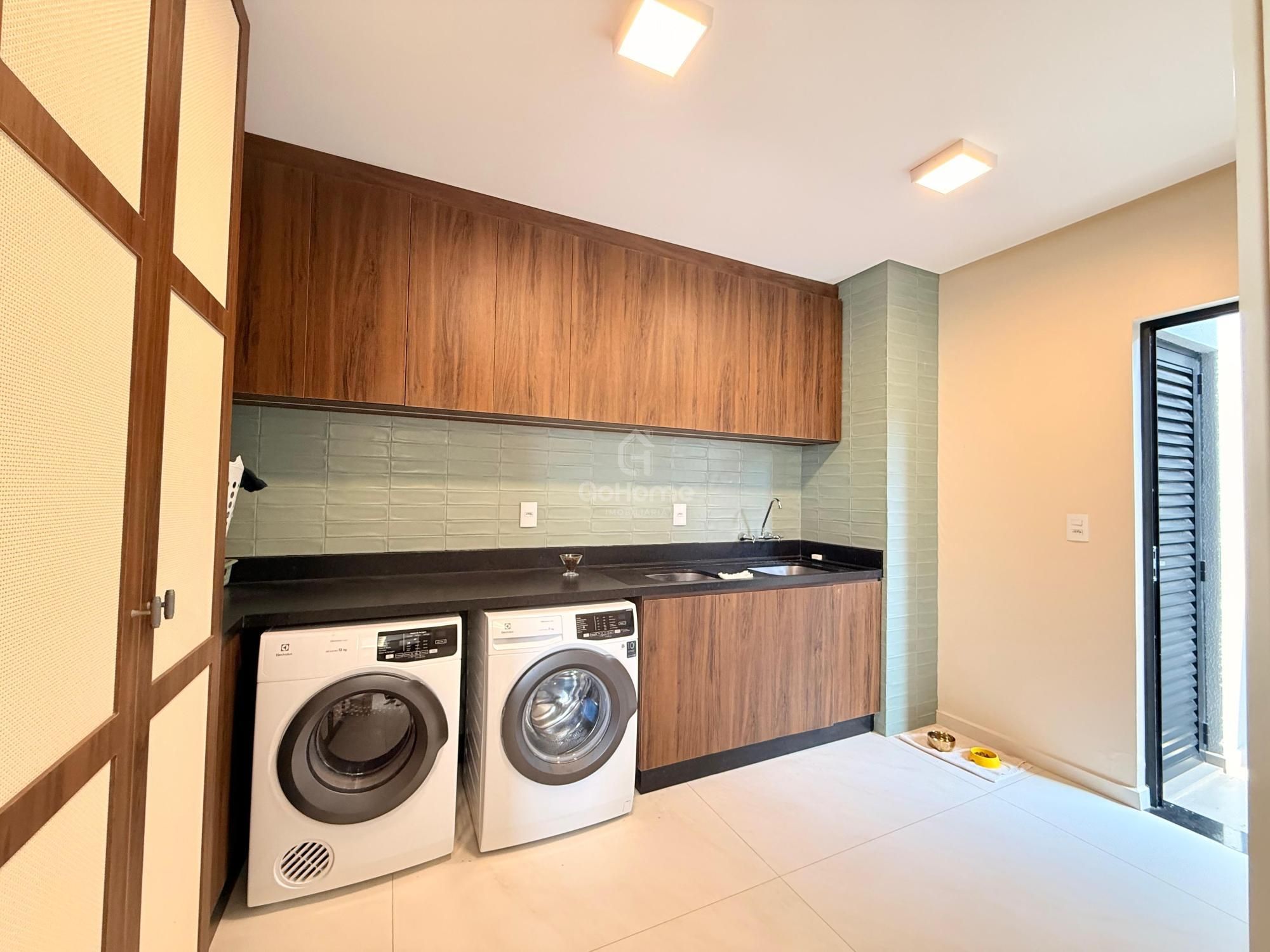 Casa com Quatro Suítes