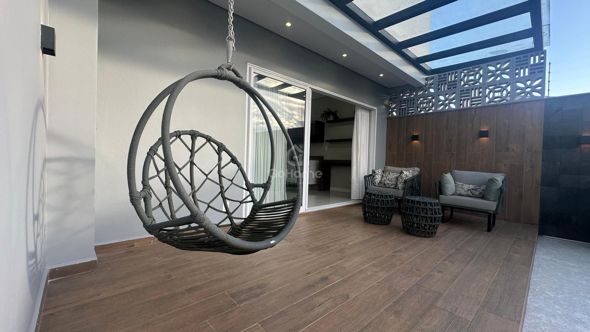 Casa com 3 Suítes à Venda