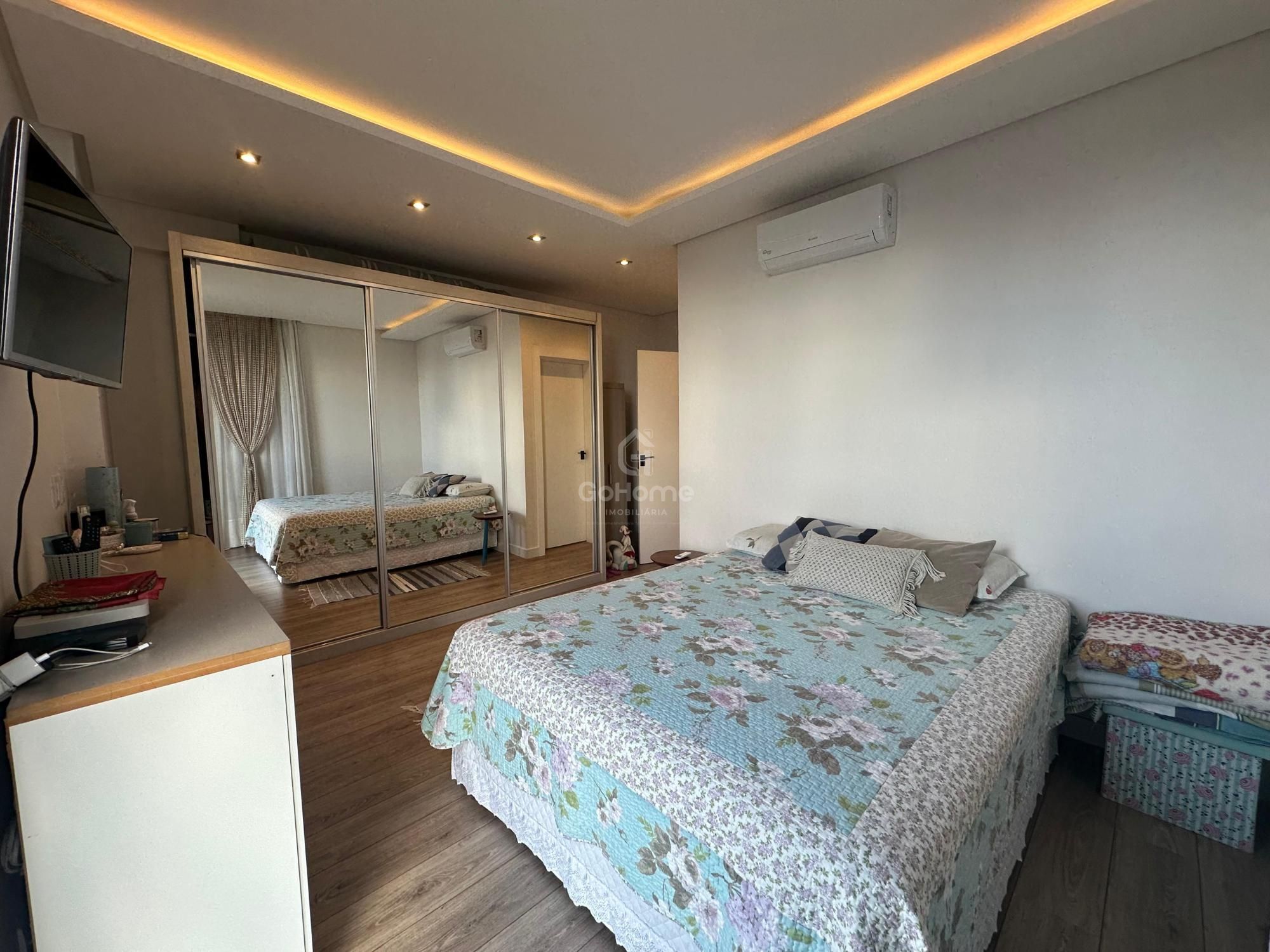 Apartamento com Duas suítes +1 Quarto