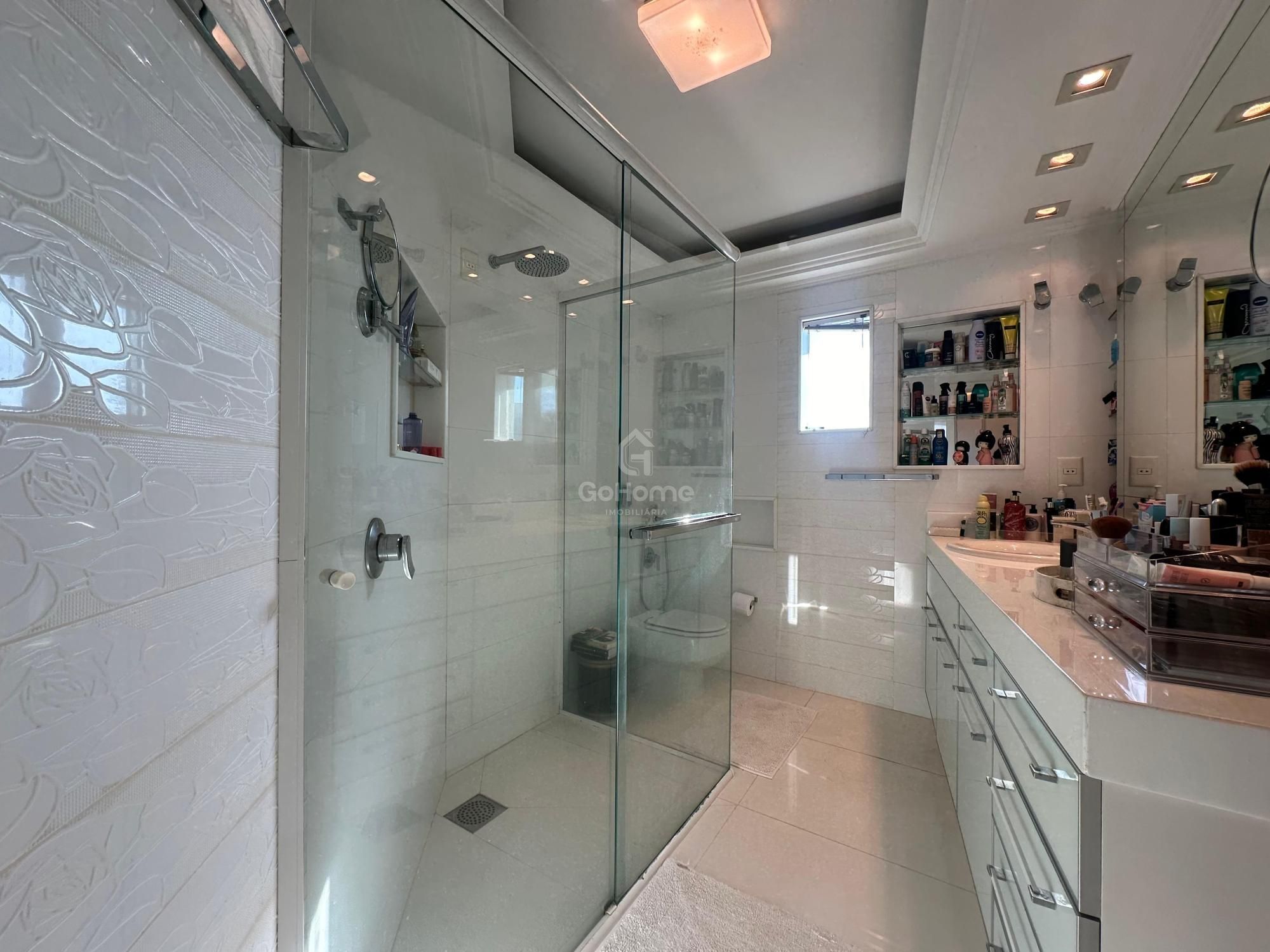 Casa com Piscina e 4 Quartos em Chapecó