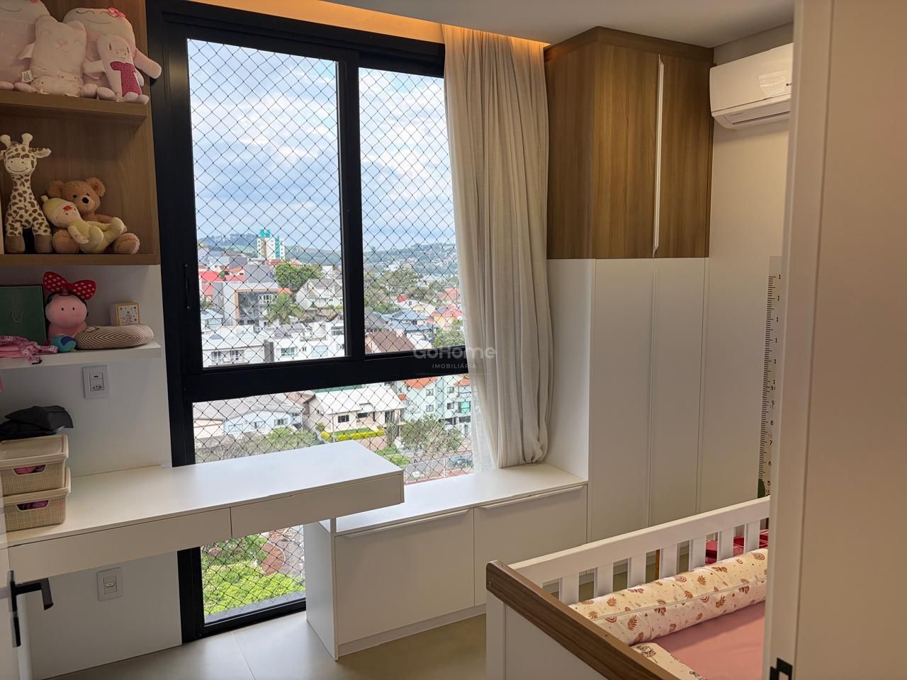 Apartamento Semimobiliado com 3 suítes