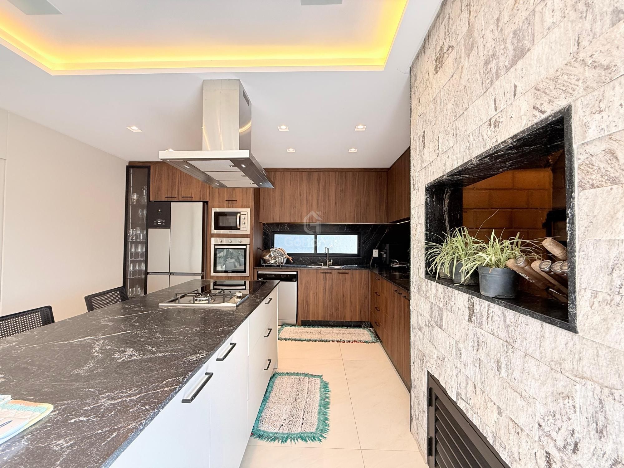 Casa com Quatro Suítes