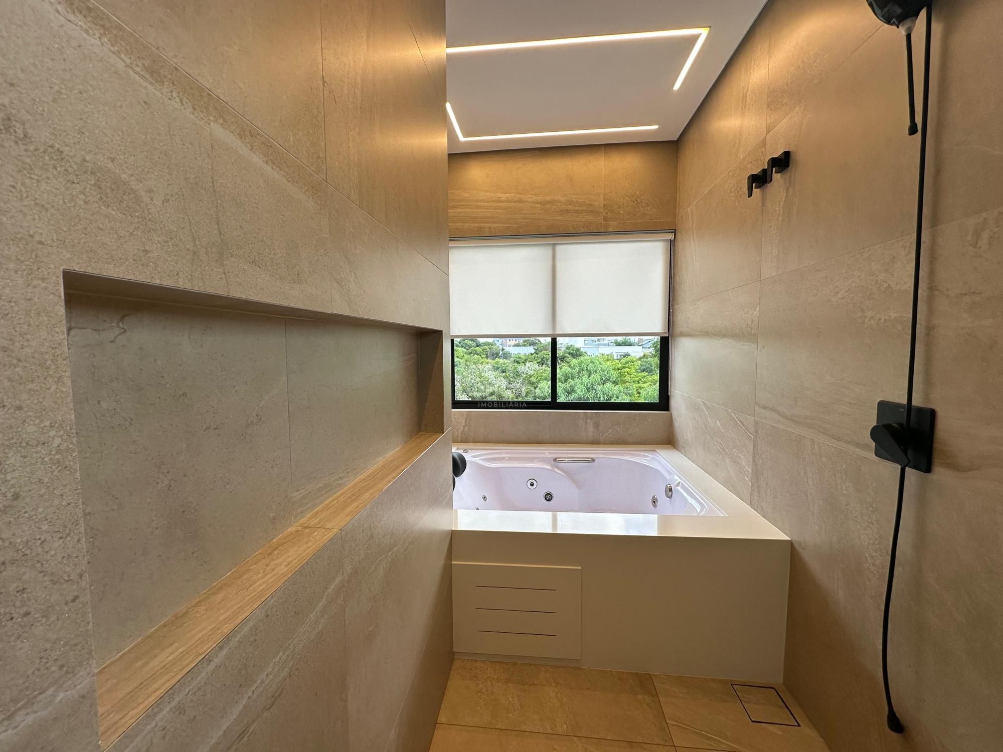 Casa Semimobiliada com Piscina