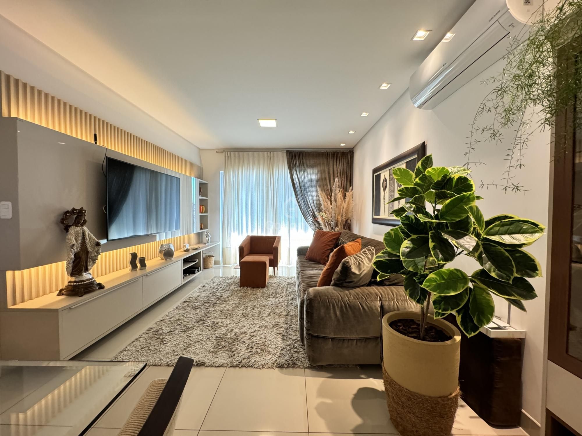 3768 – Apartamento com 3 suítes, próximo ao Marista e AABB