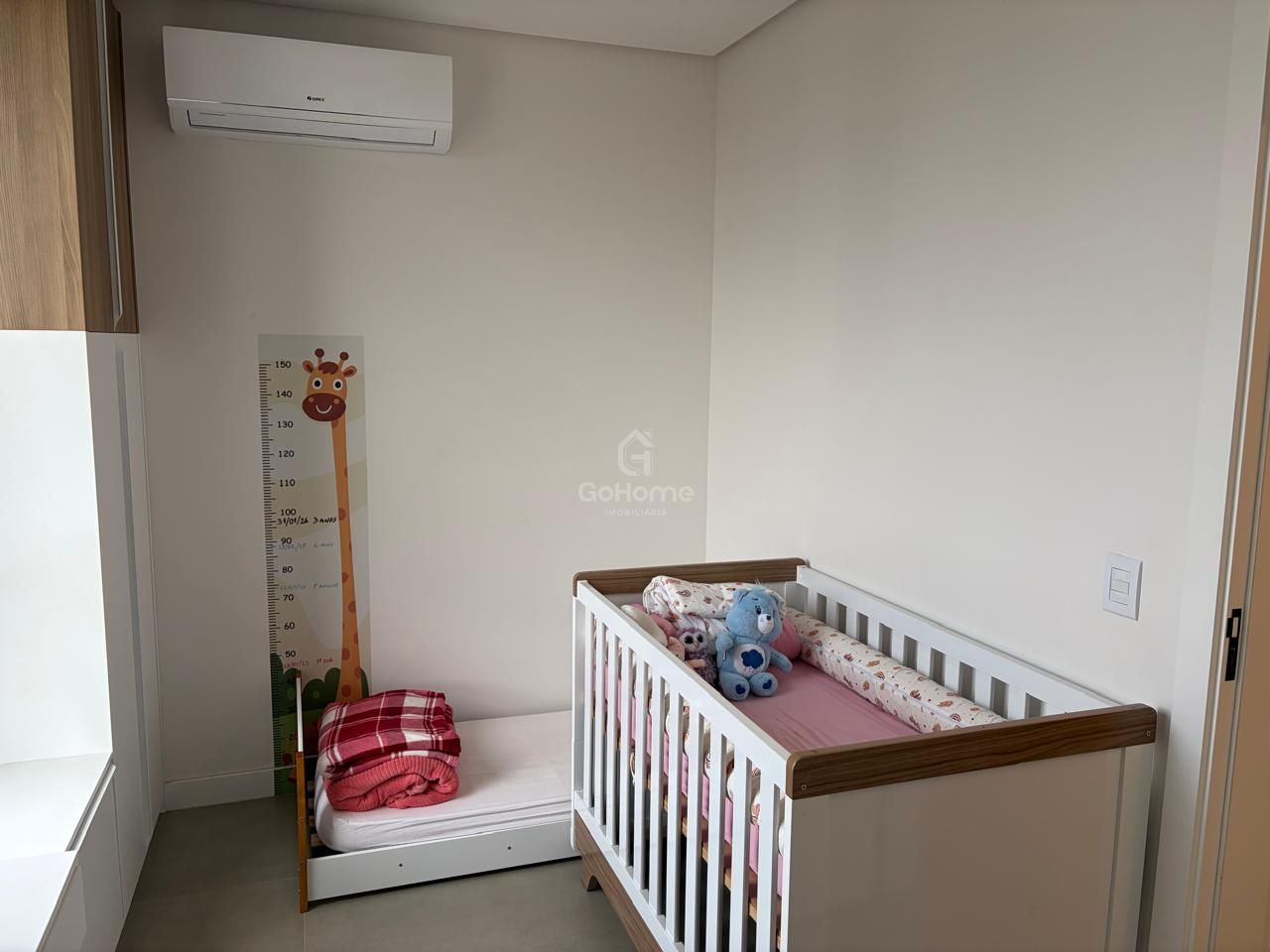 Apartamento Semimobiliado com 3 suítes