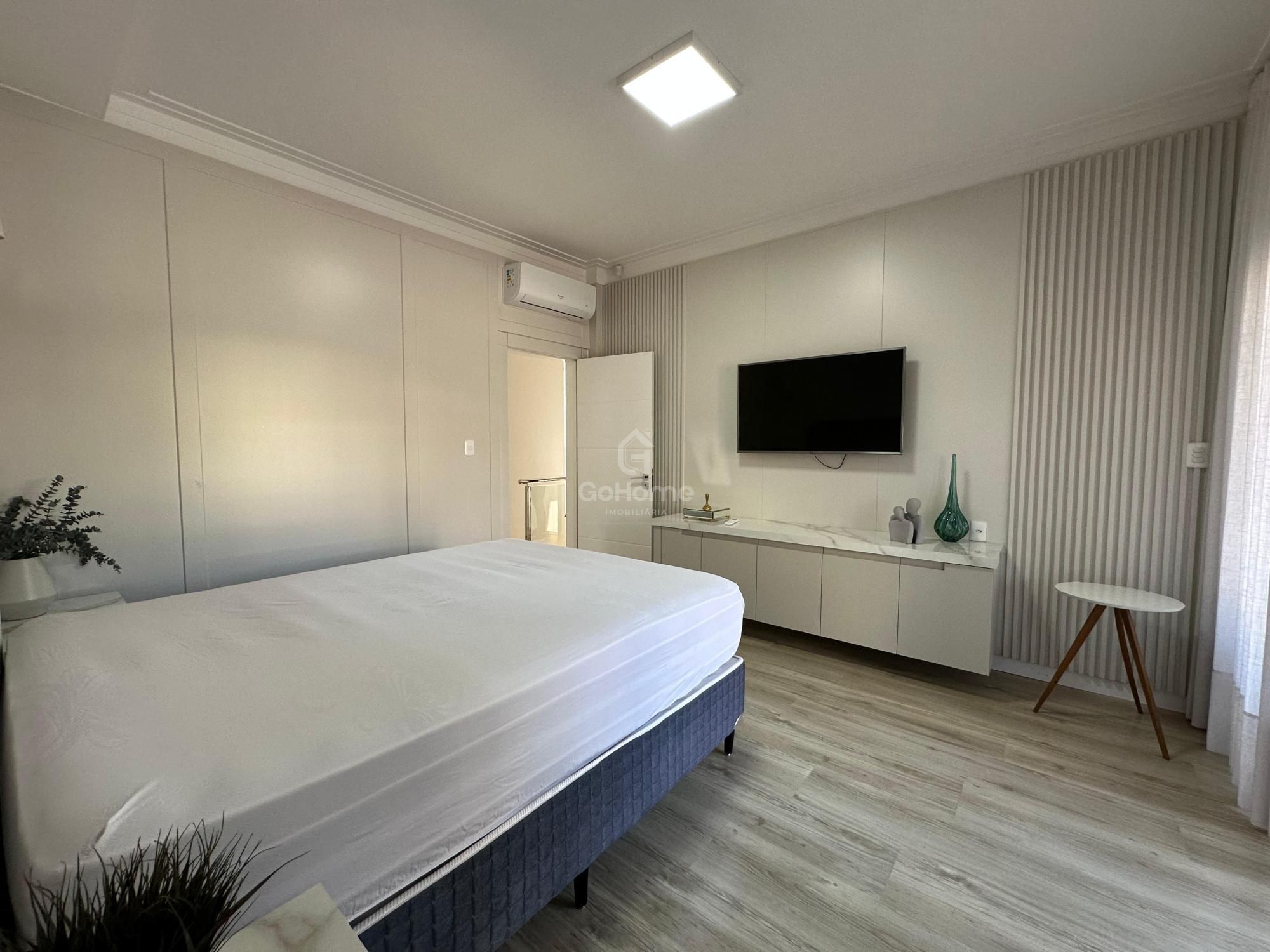 Casa com 3 Suítes à Venda
