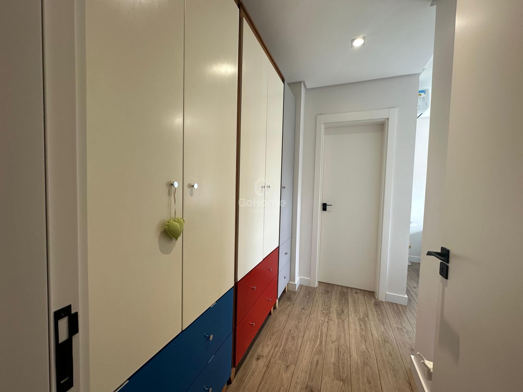 Apartamento com Duas suítes +1 Quarto