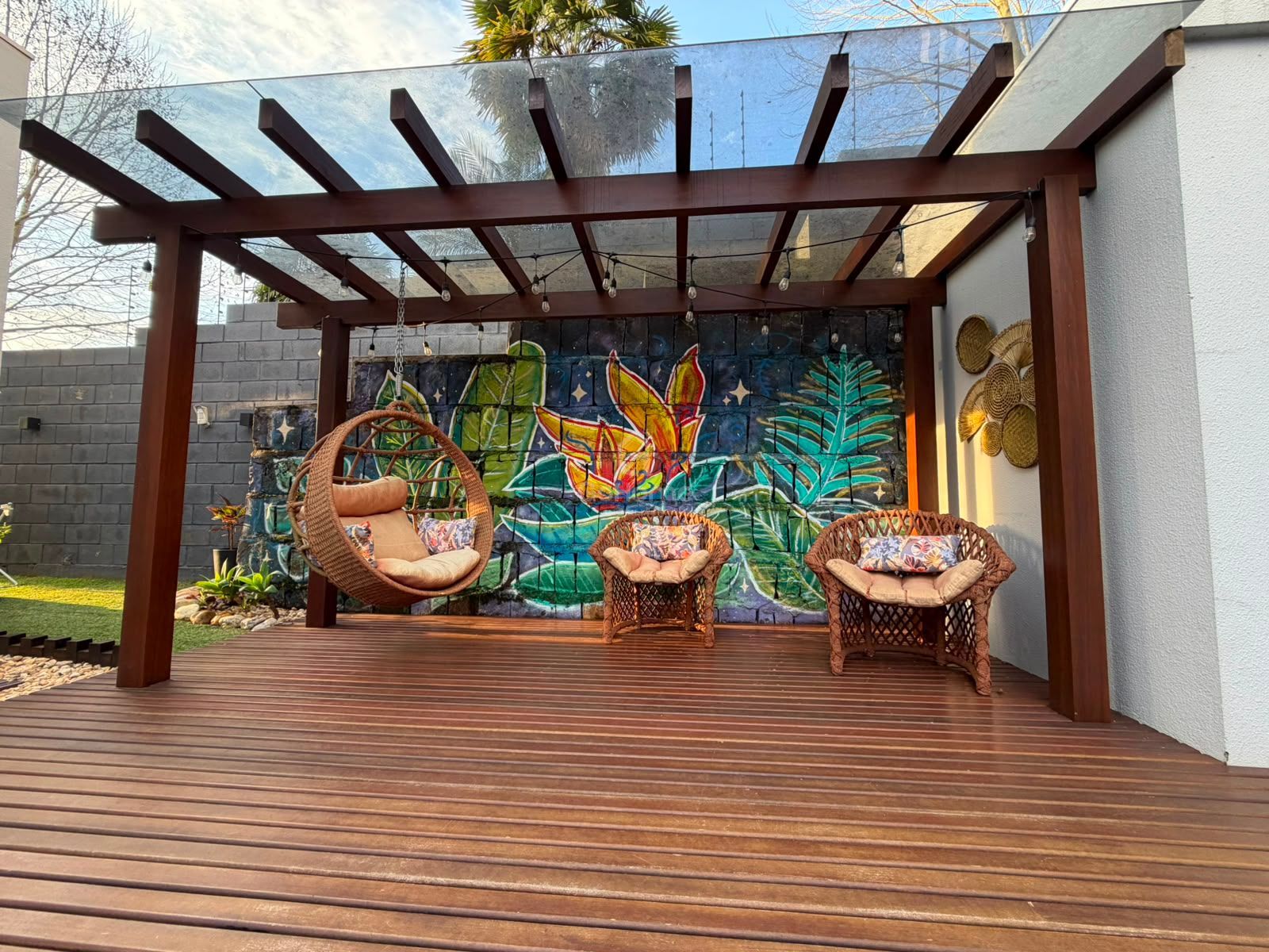Casa com 3 suítes e piscina