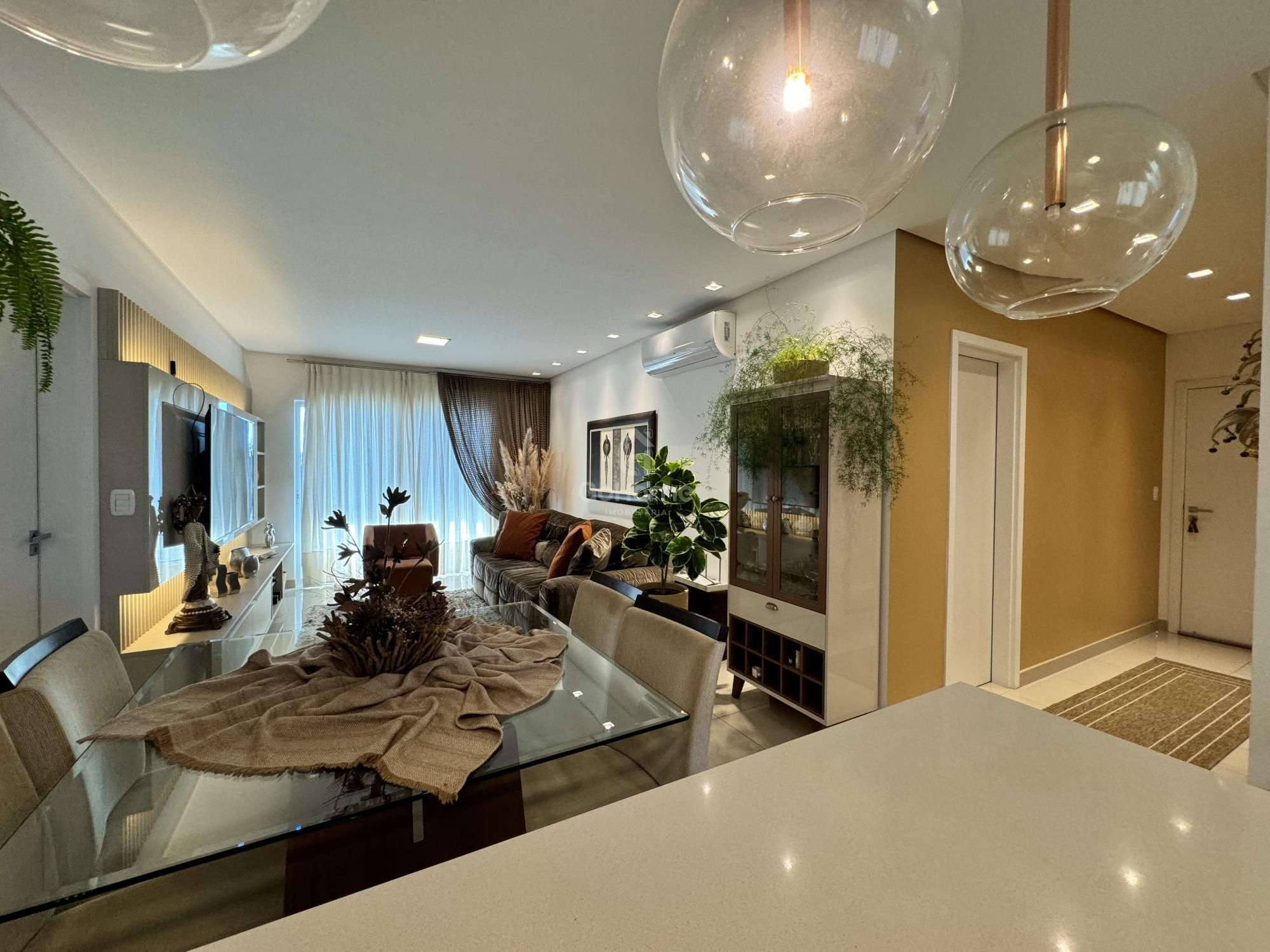3768 – Apartamento com 3 suítes, próximo ao Marista e AABB