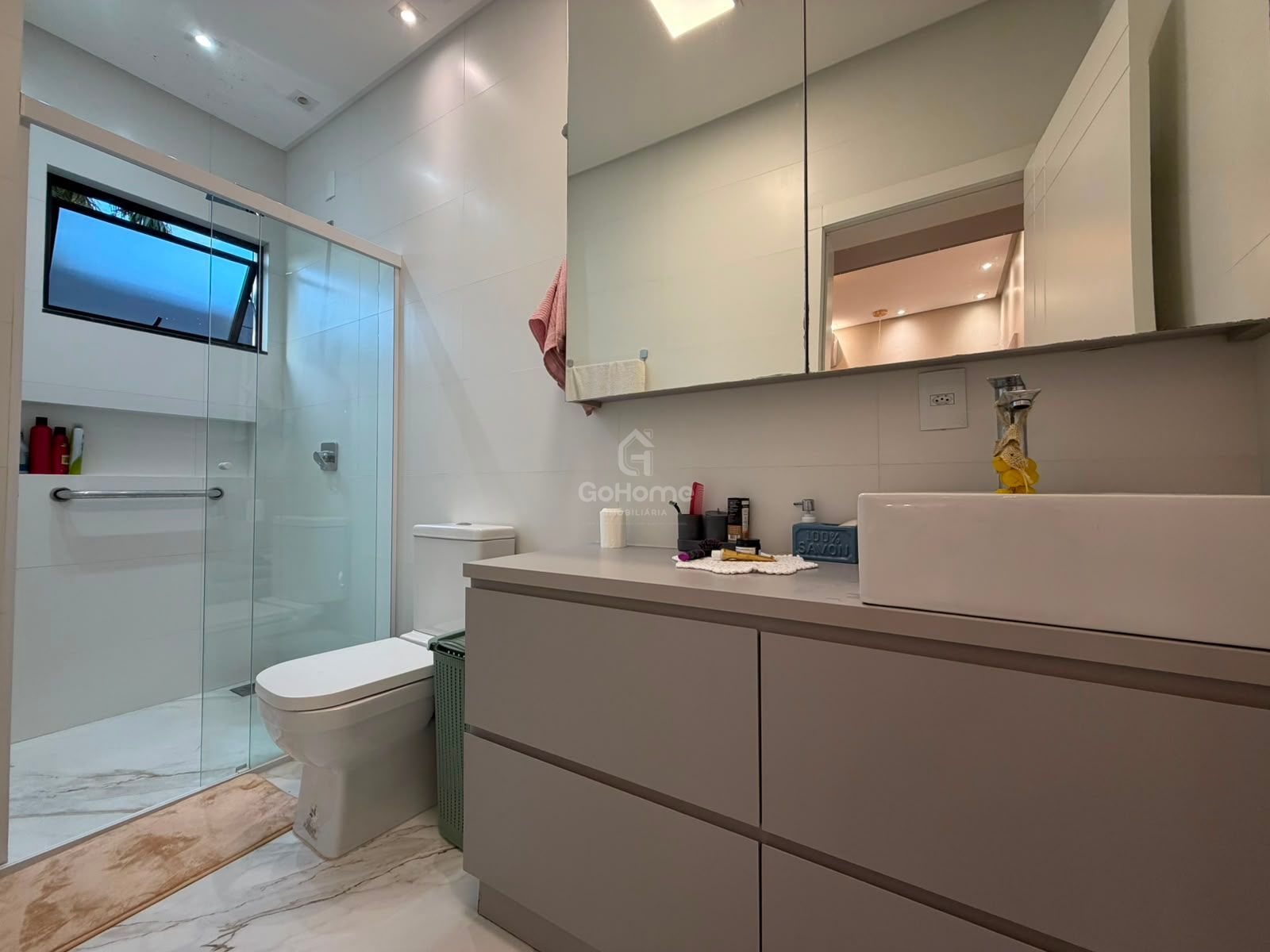 Casa com 3 suítes e piscina