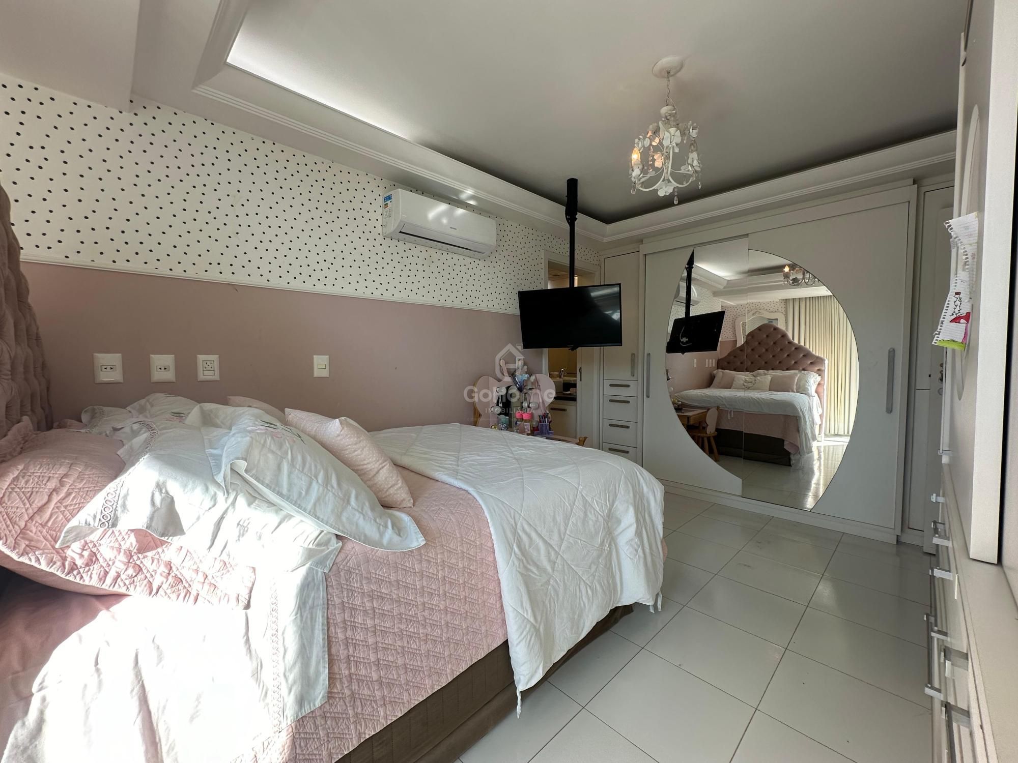 Casa com Piscina e 4 Quartos em Chapecó